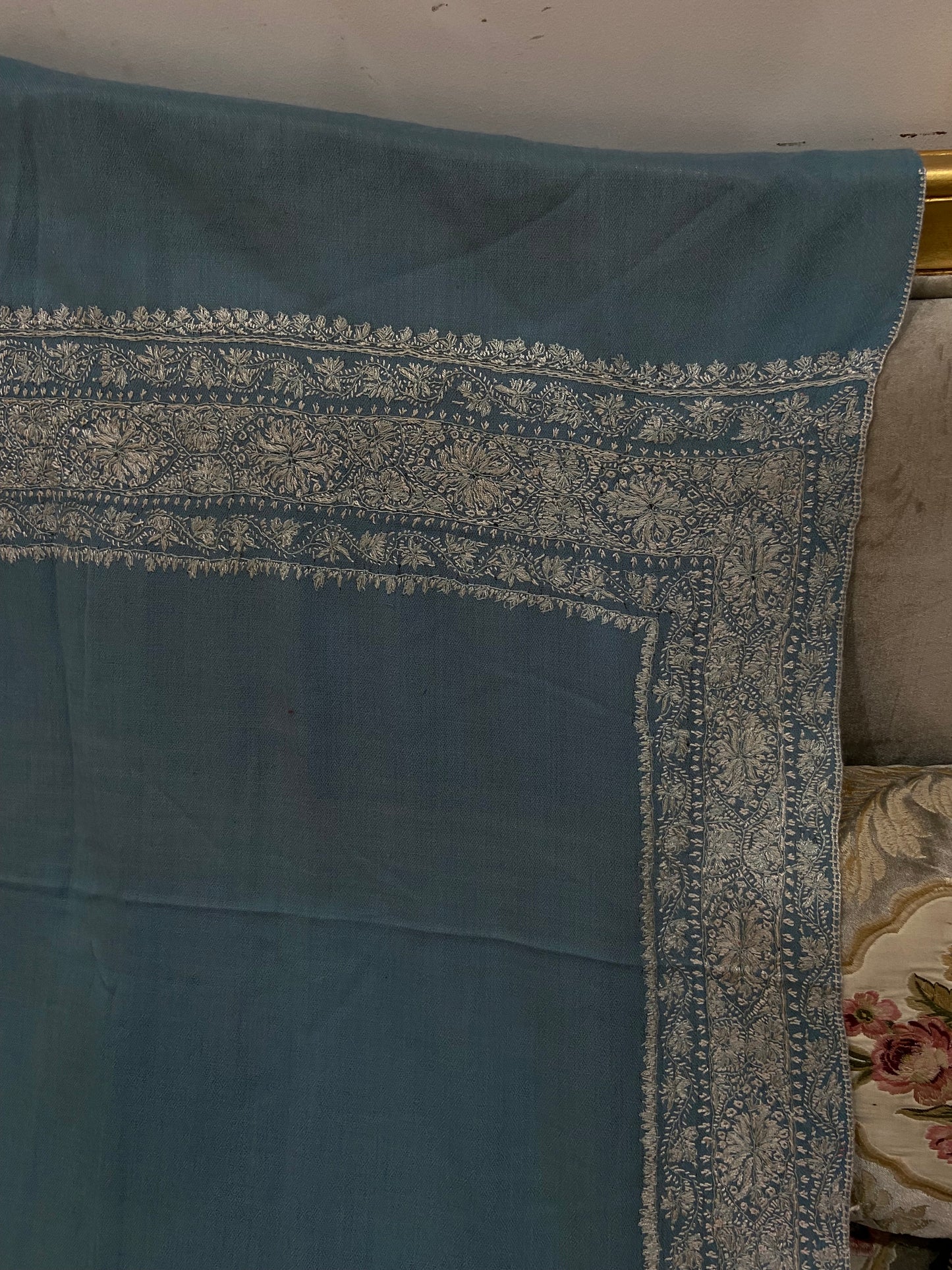Toosh pashmina sui 4 side embroidered boarder