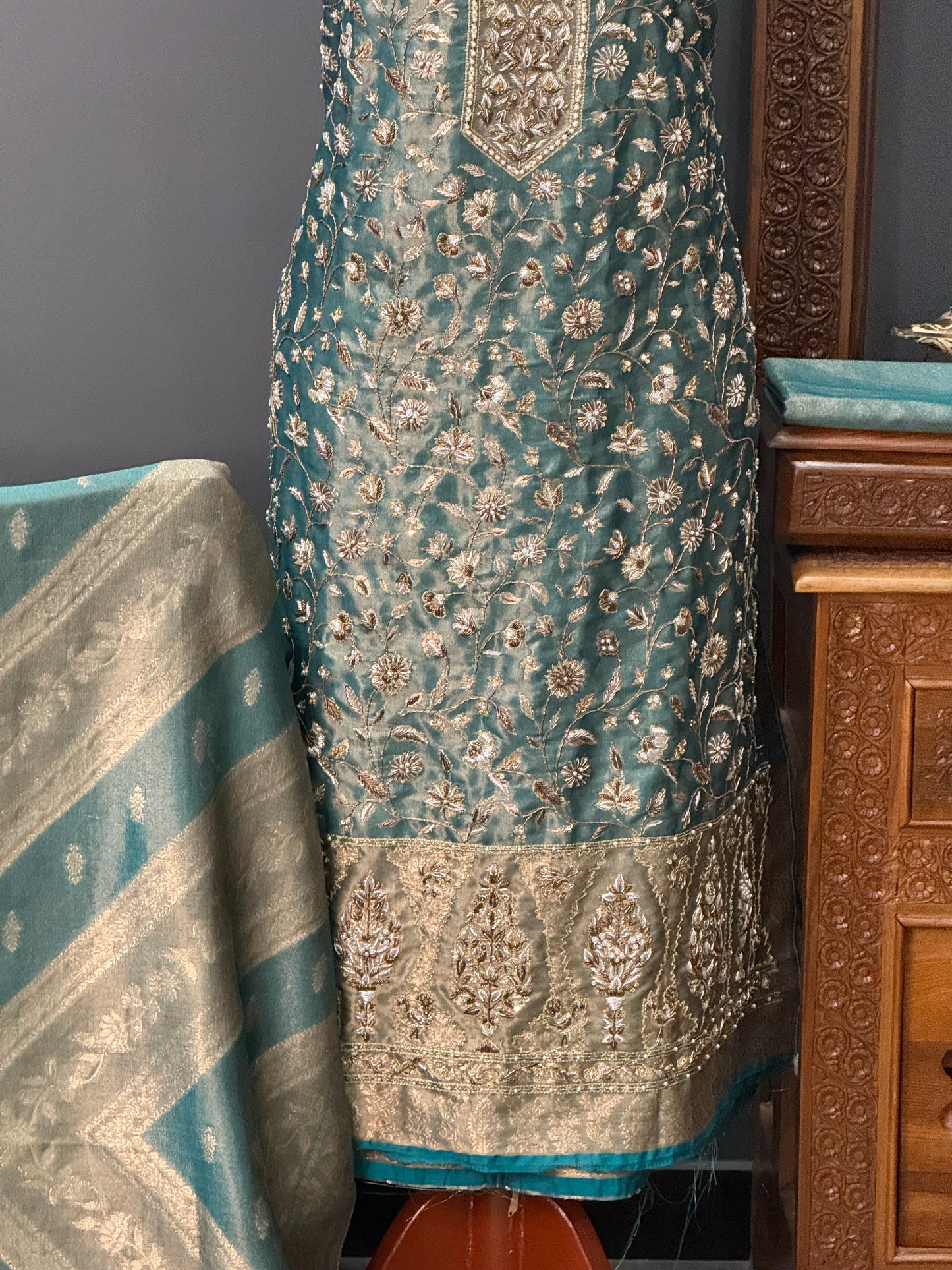 REGAL LOOM