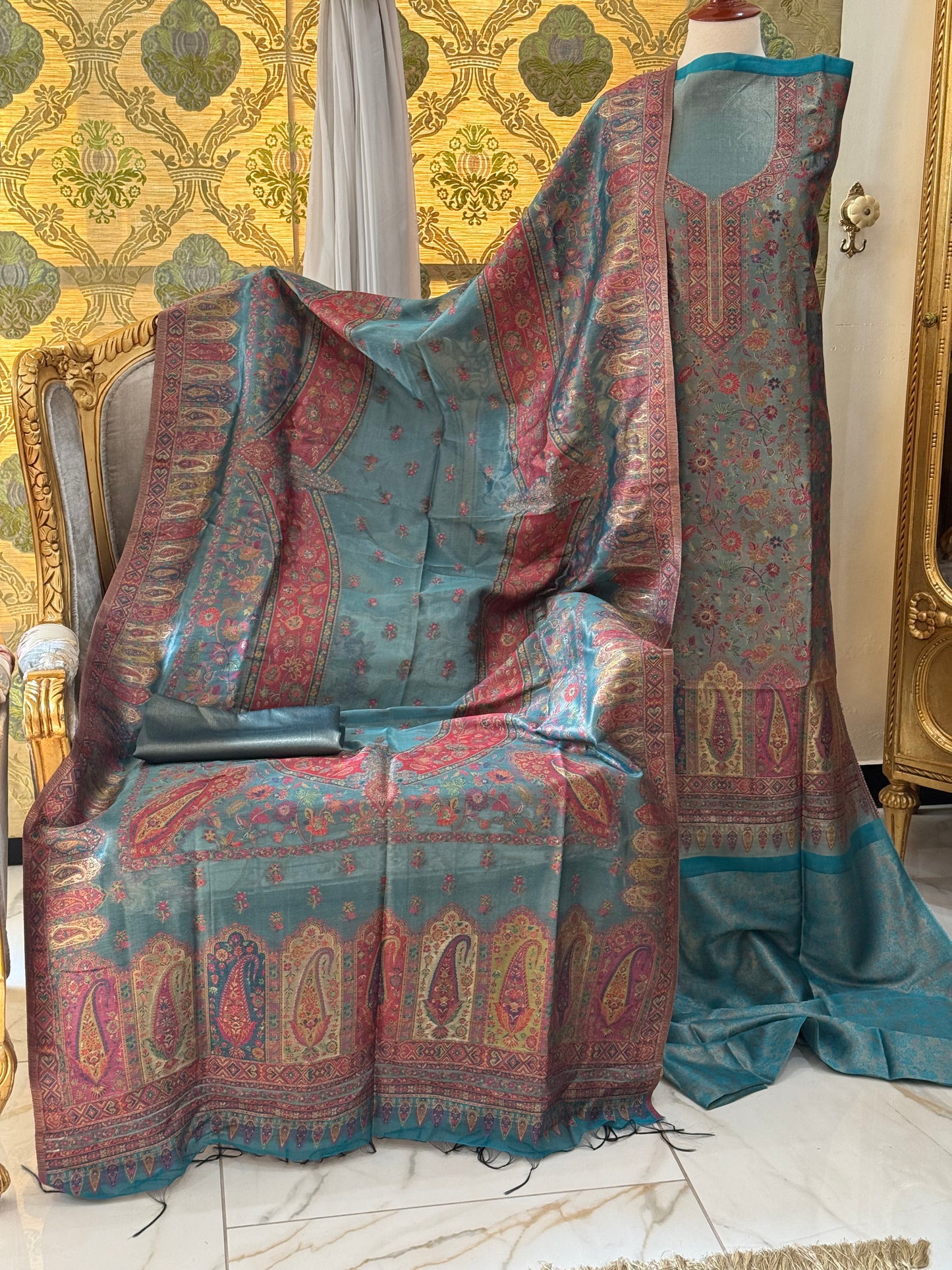 REGAL LOOM