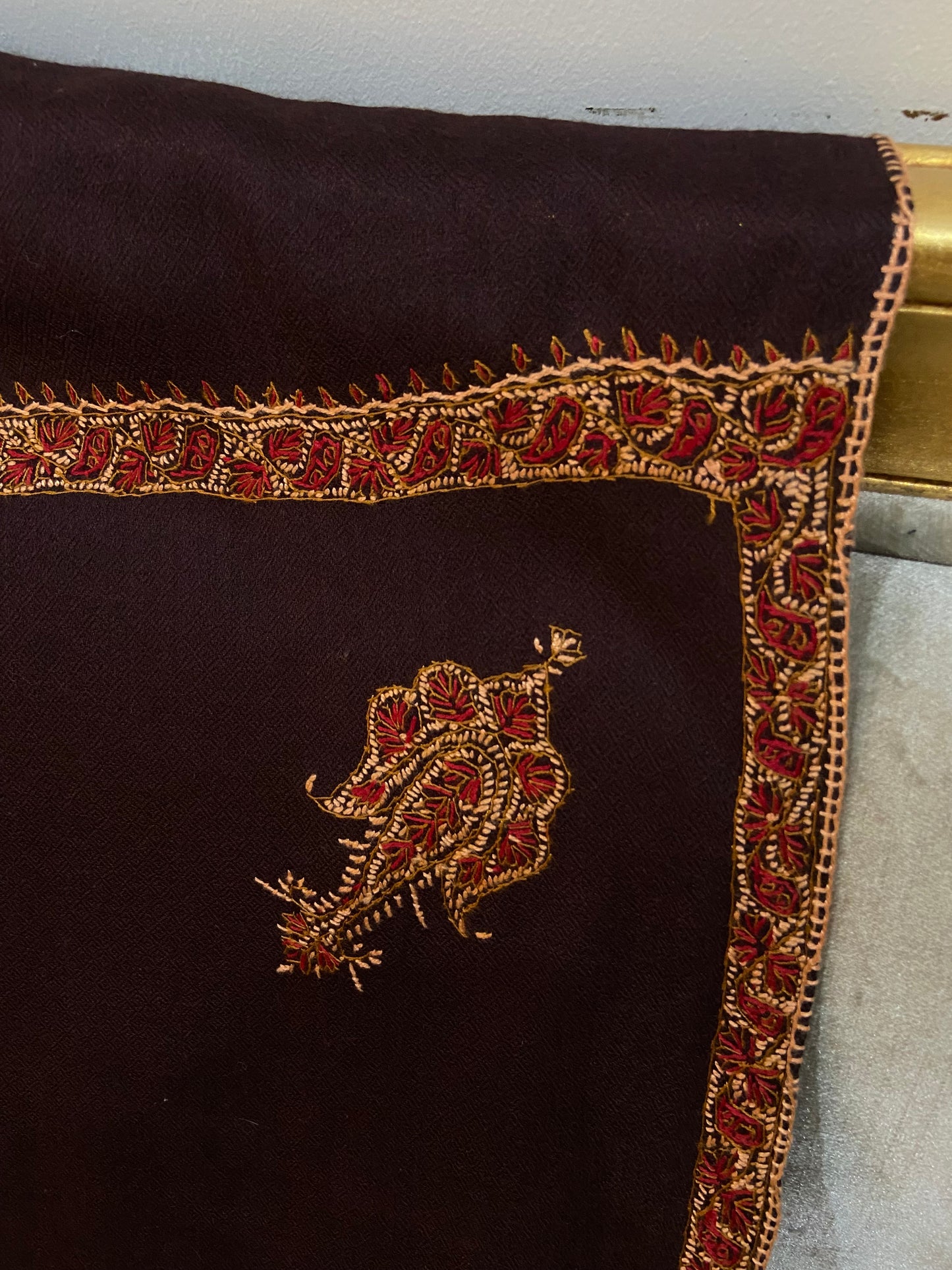 Toosh pashmina sui 4 side embroidered boarder
