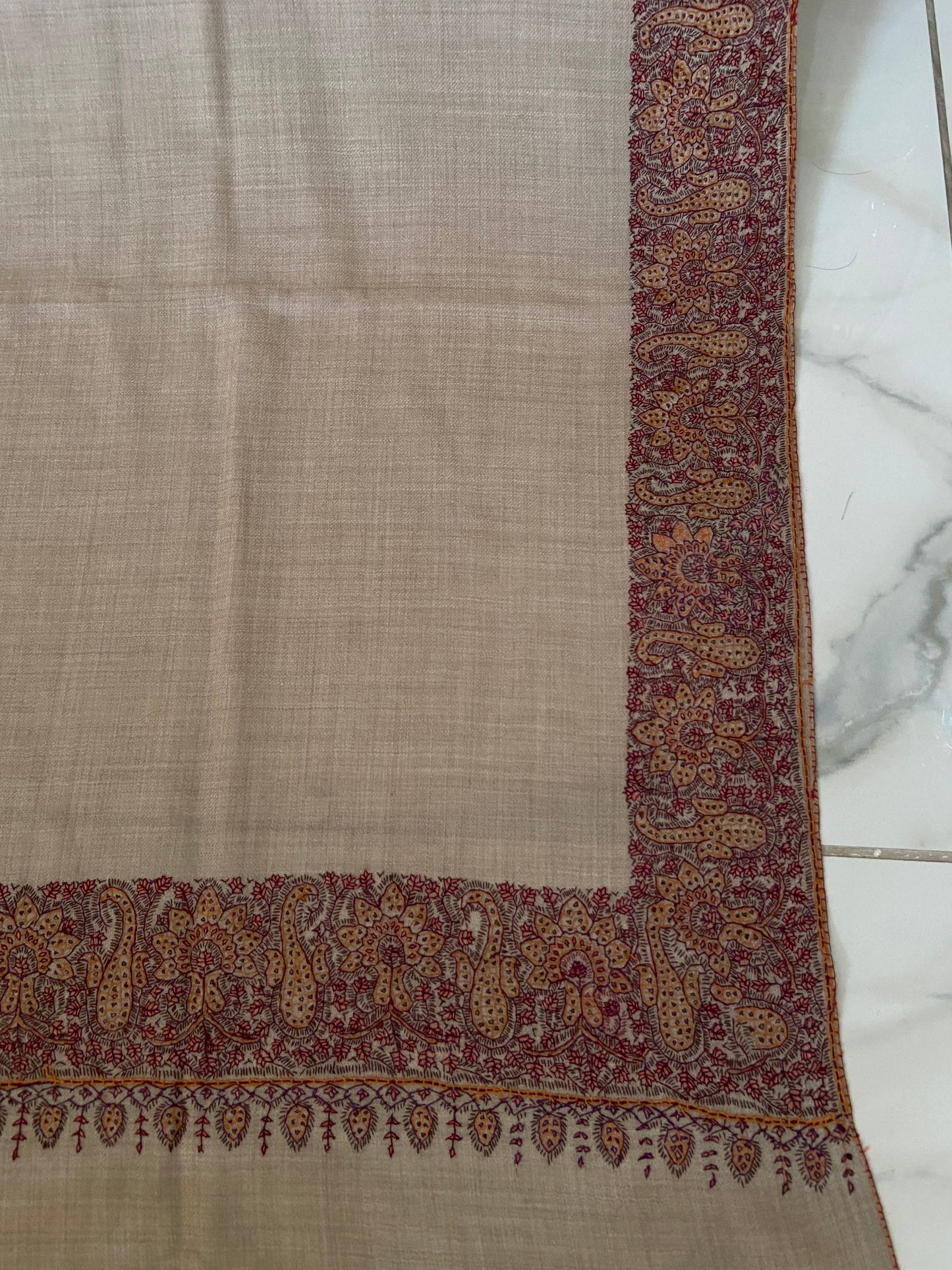 Toosh pashmina sui 4 side embroidered boarder