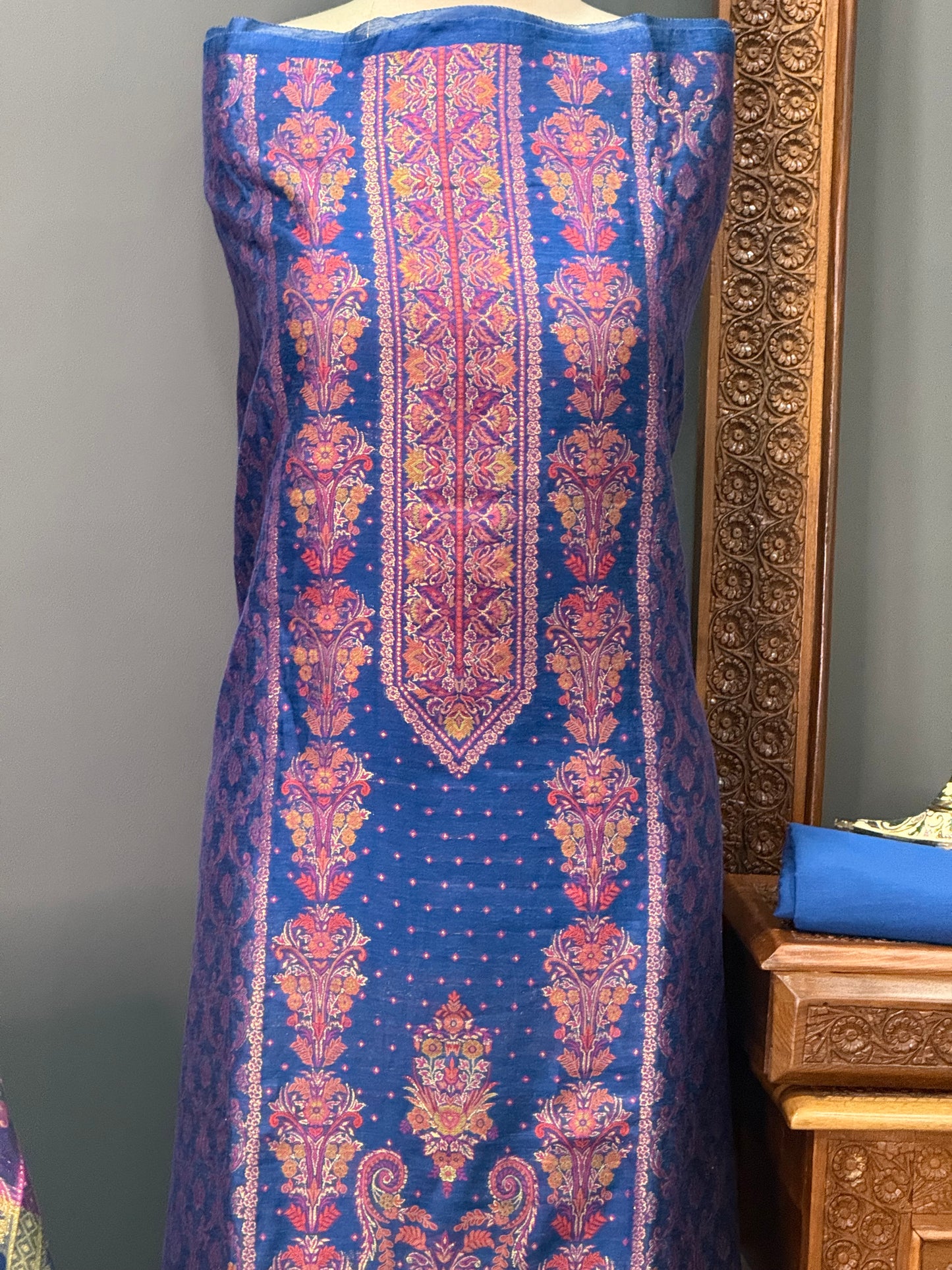 REGAL LOOM