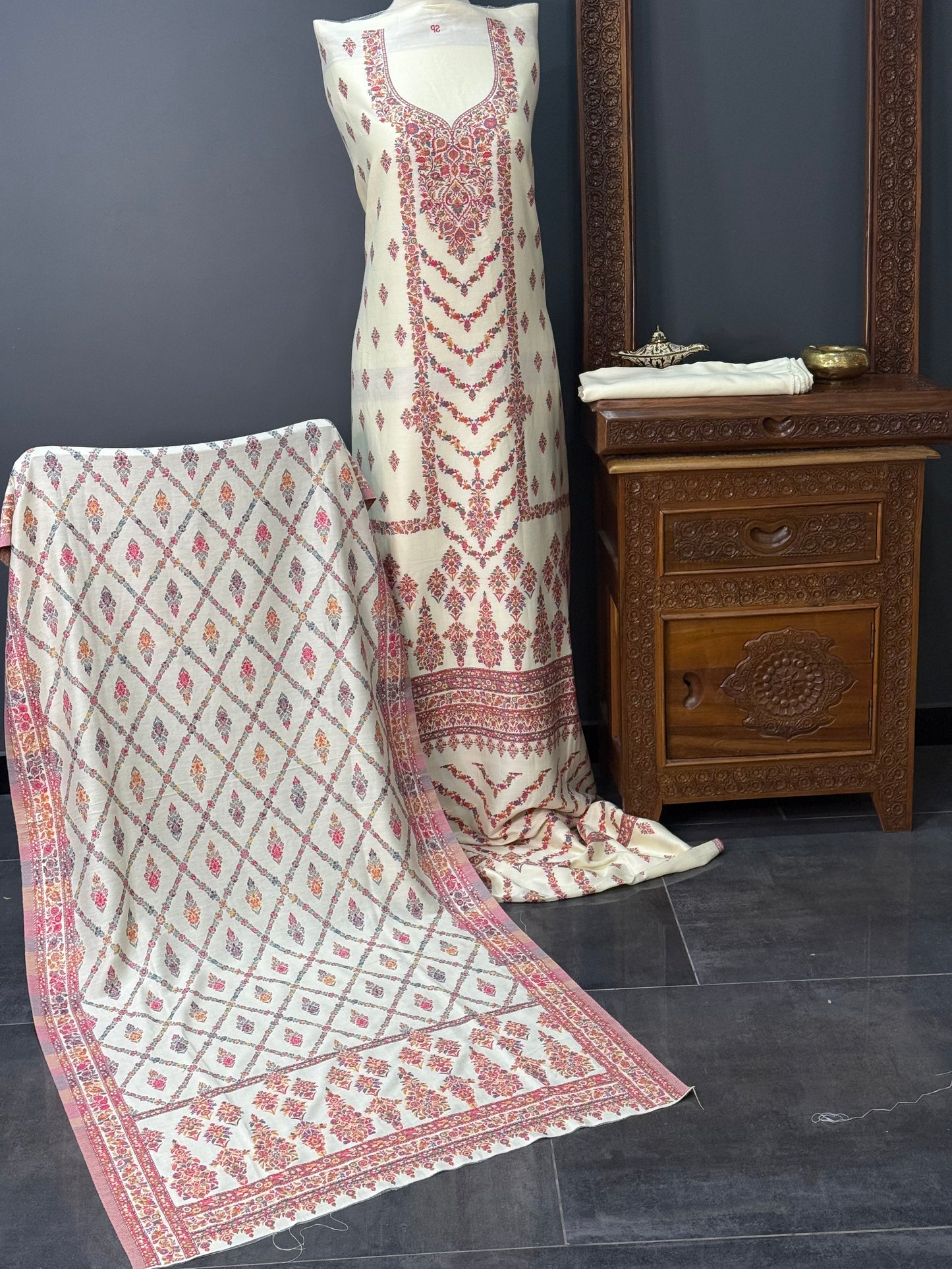 KANI PASHMINA SUIT