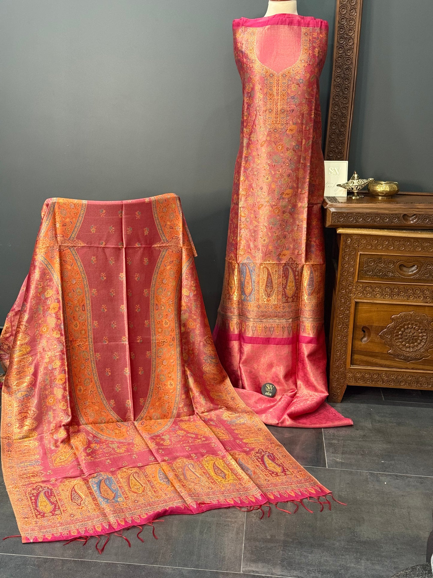 REGAL LOOM