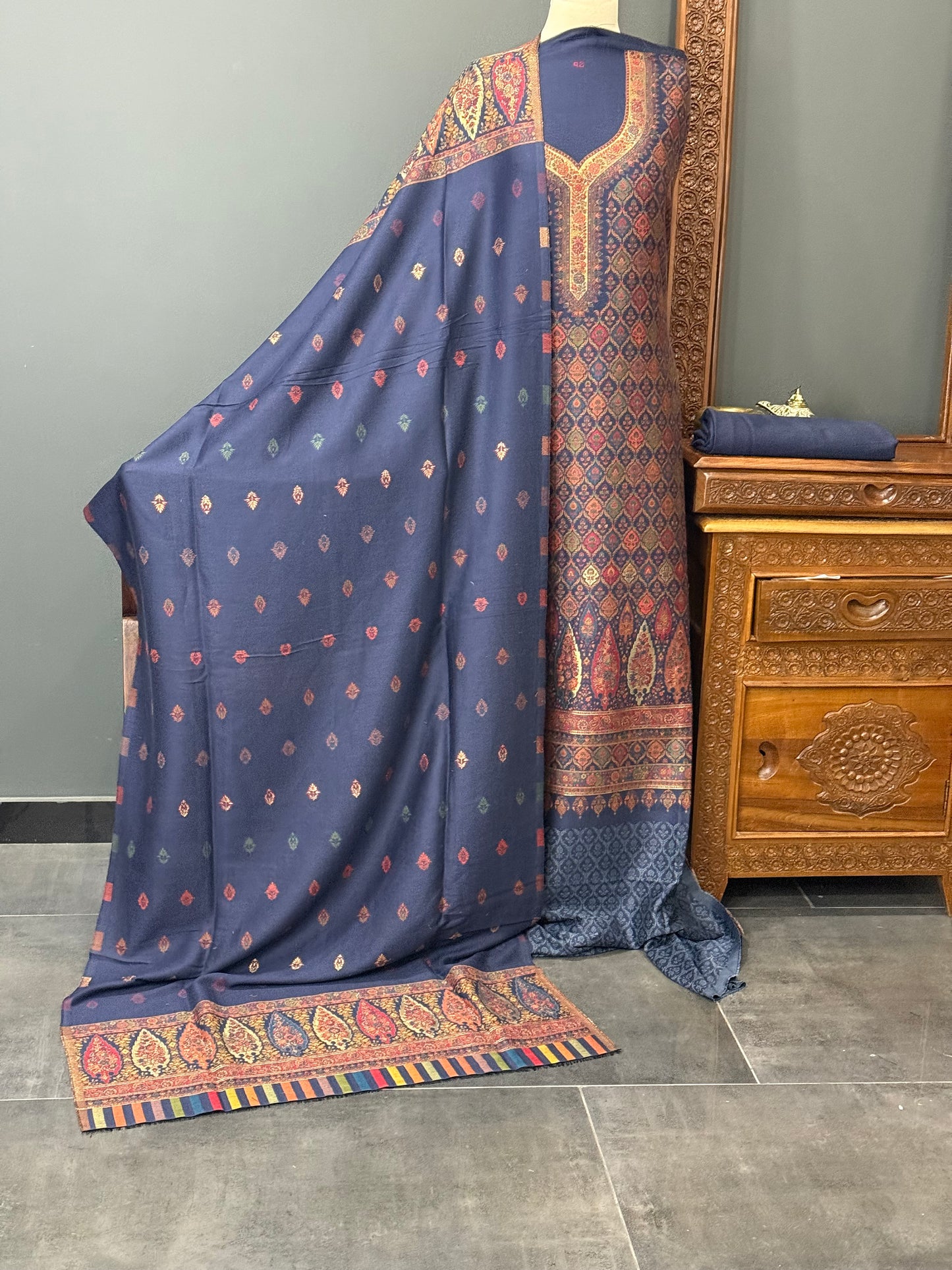 KANI PASHMINA SUIT