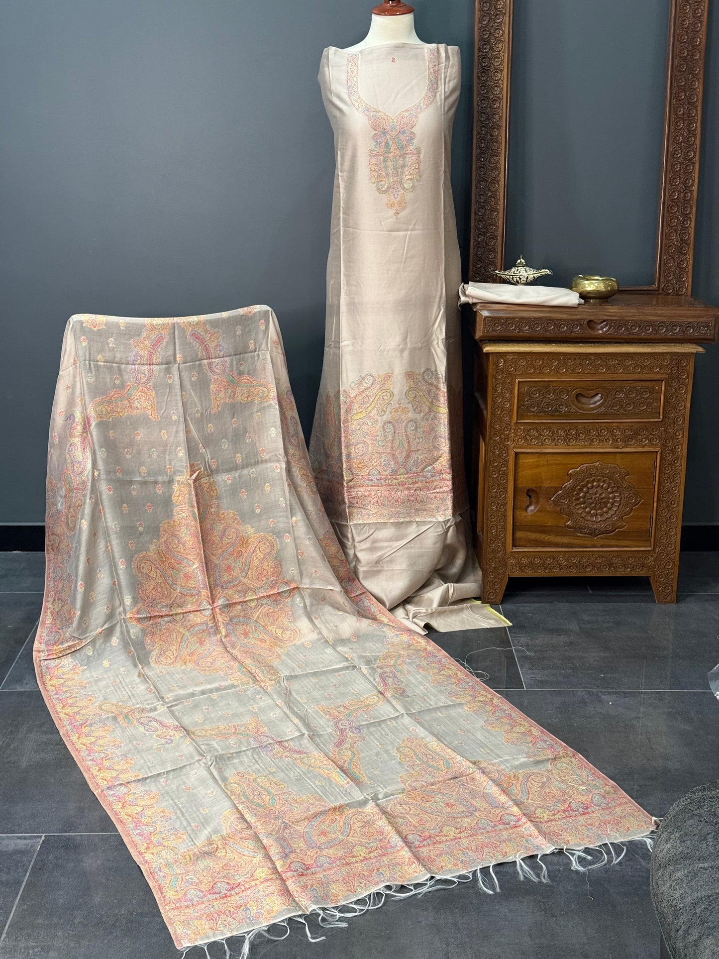 REGAL LOOM