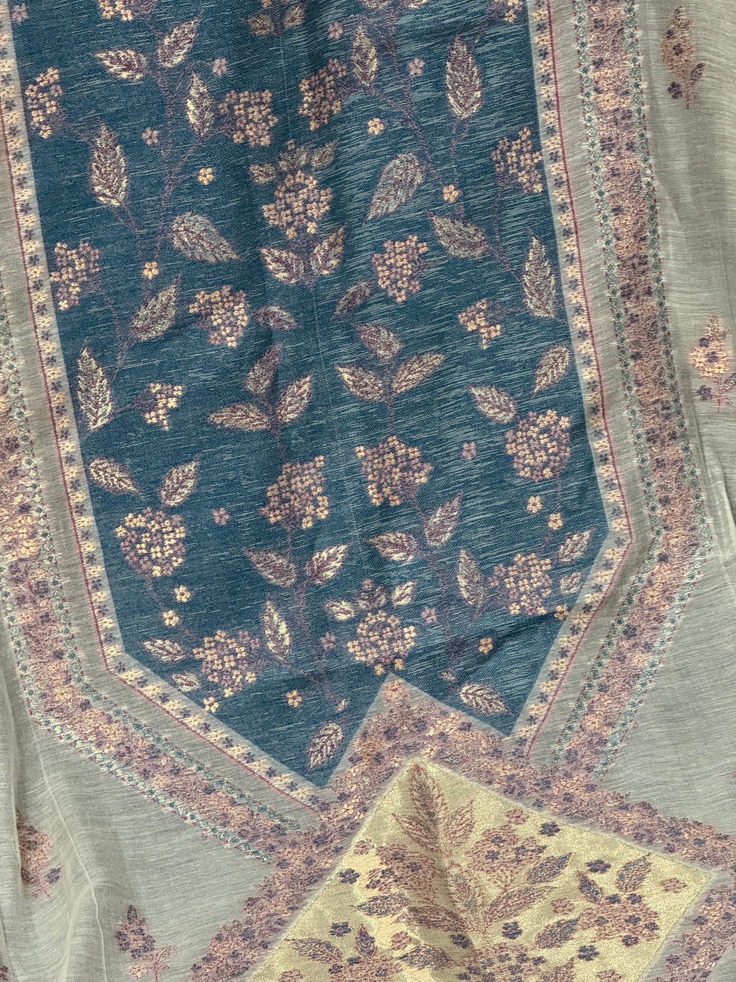 REGAL LOOM