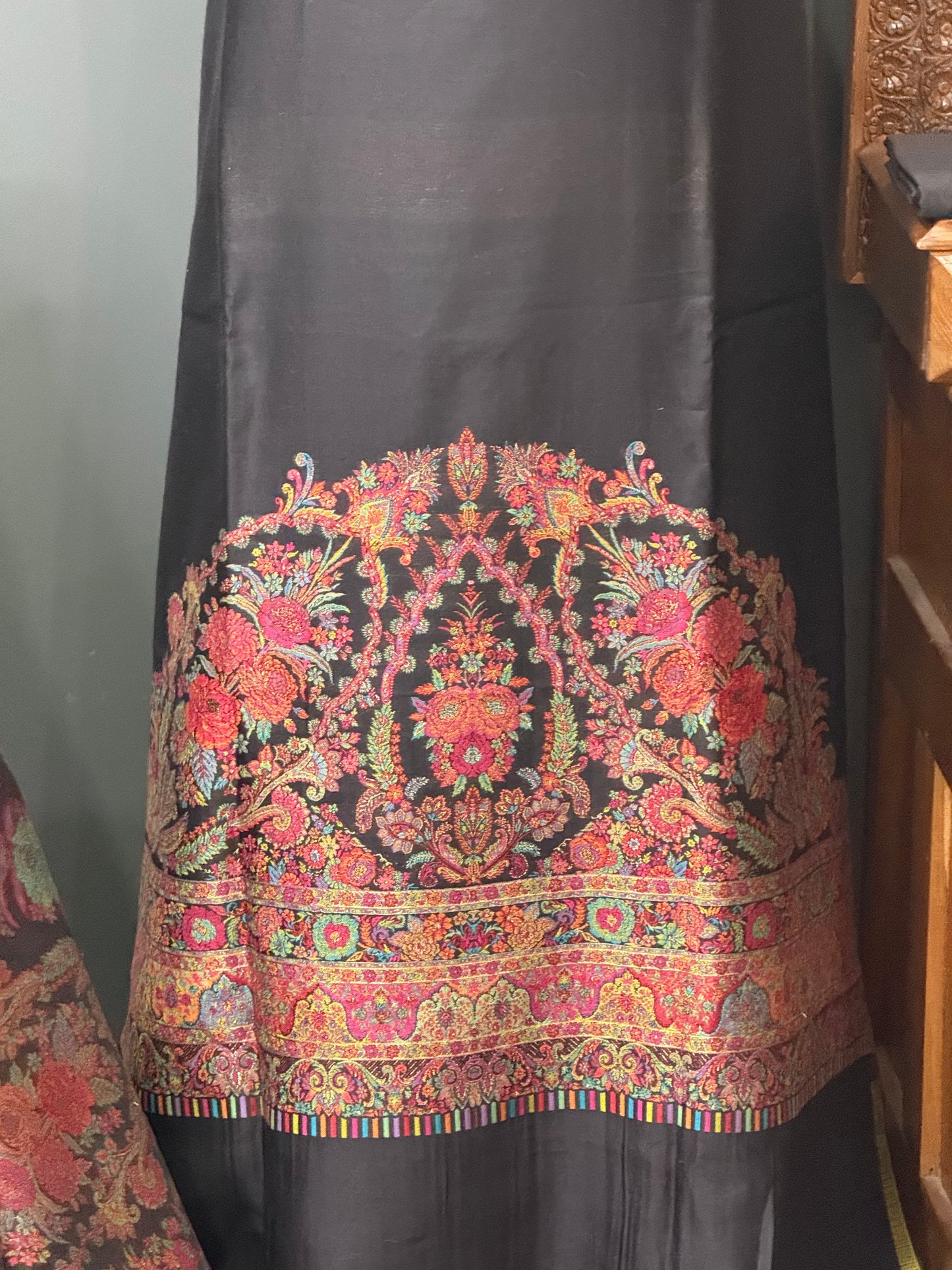 REGAL LOOM