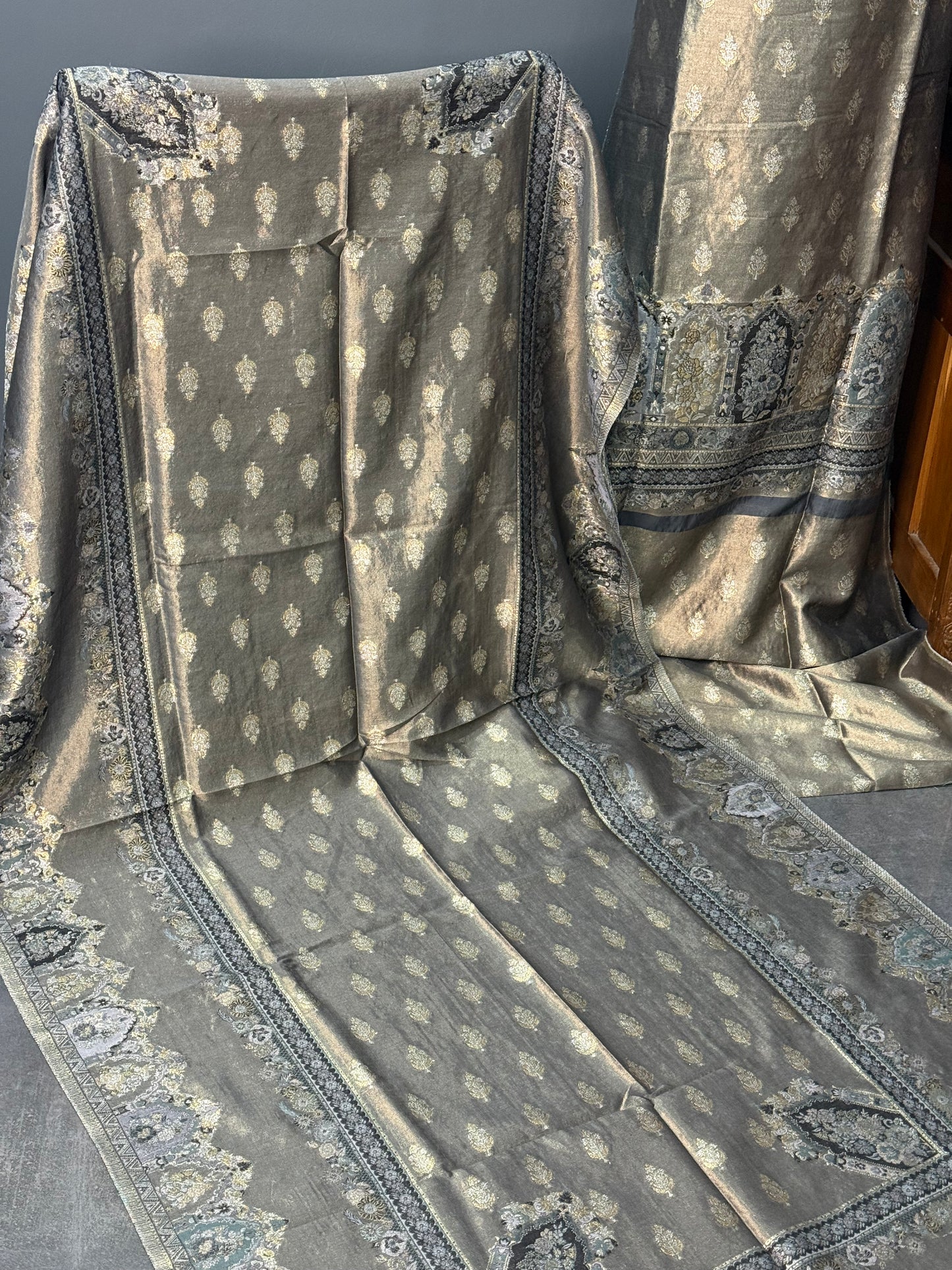 REGAL LOOM