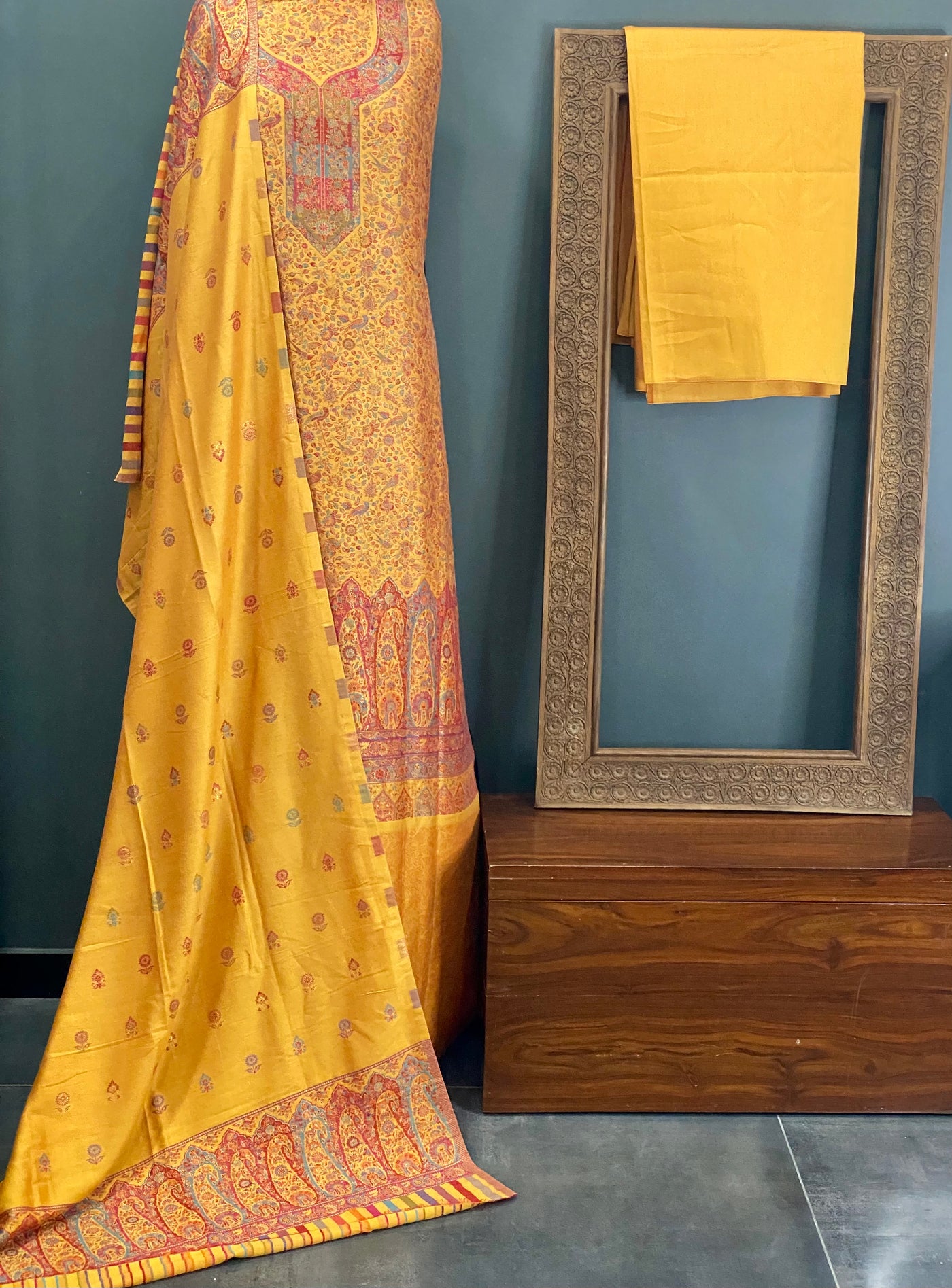 Kani Pashmina suit