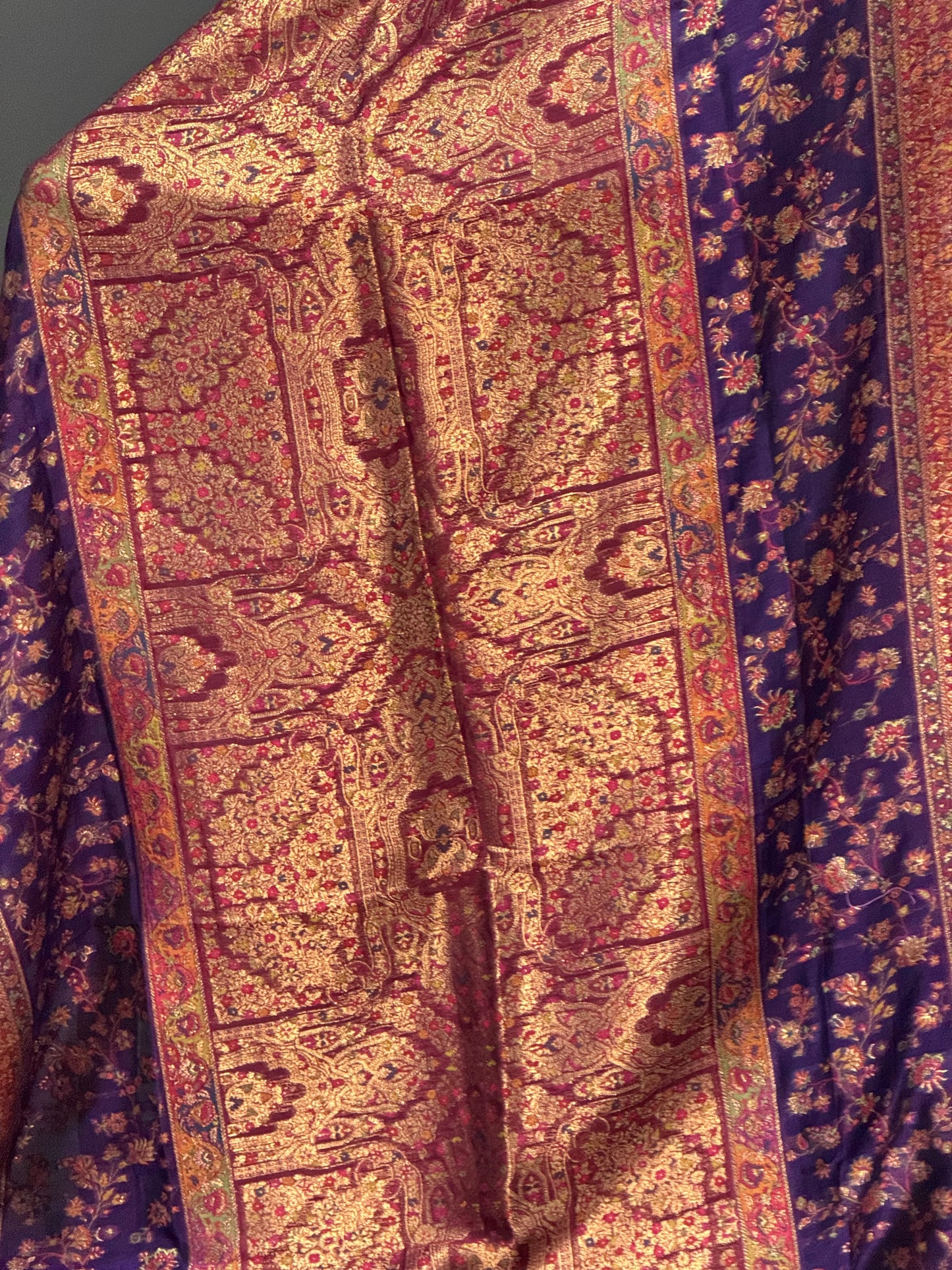 REGAL LOOM