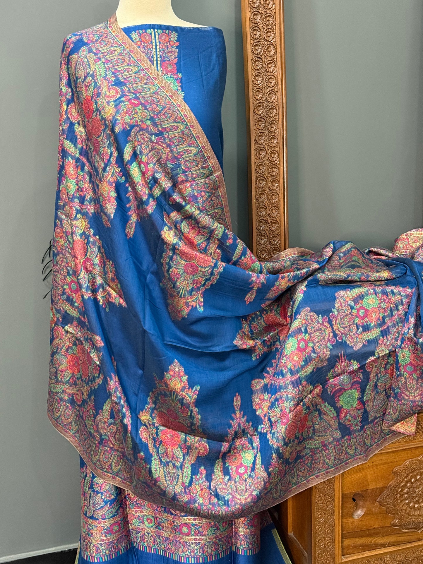 REGAL LOOM