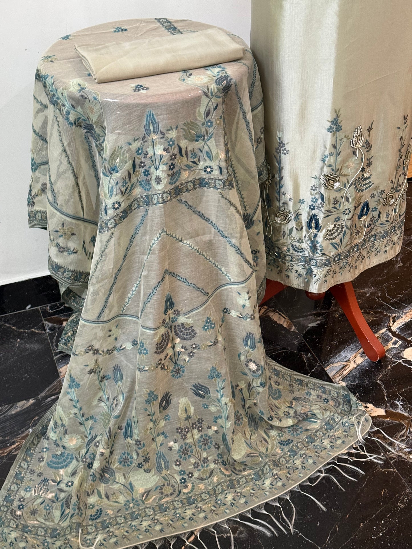 REGAL LOOM