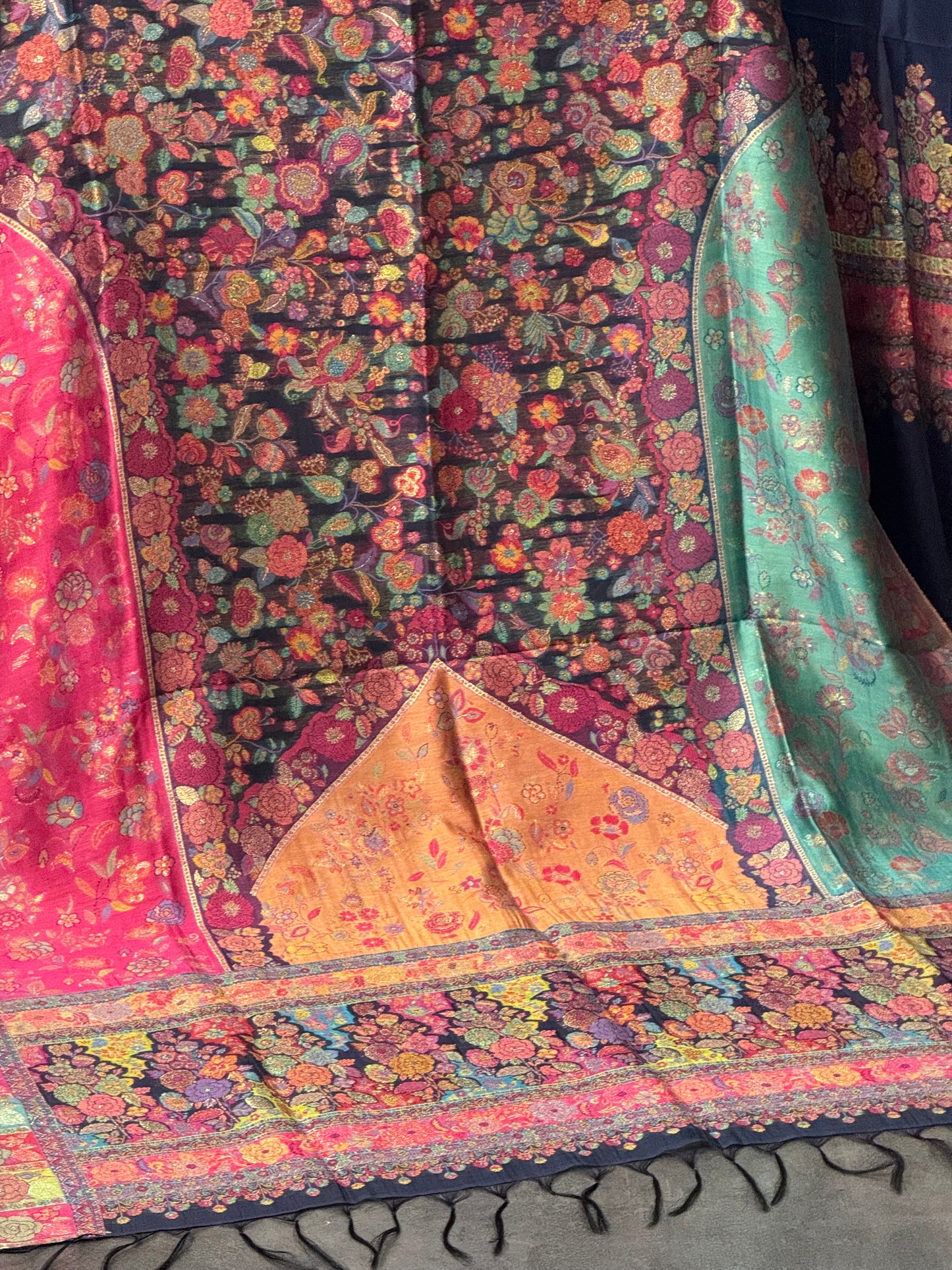 REGAL LOOM