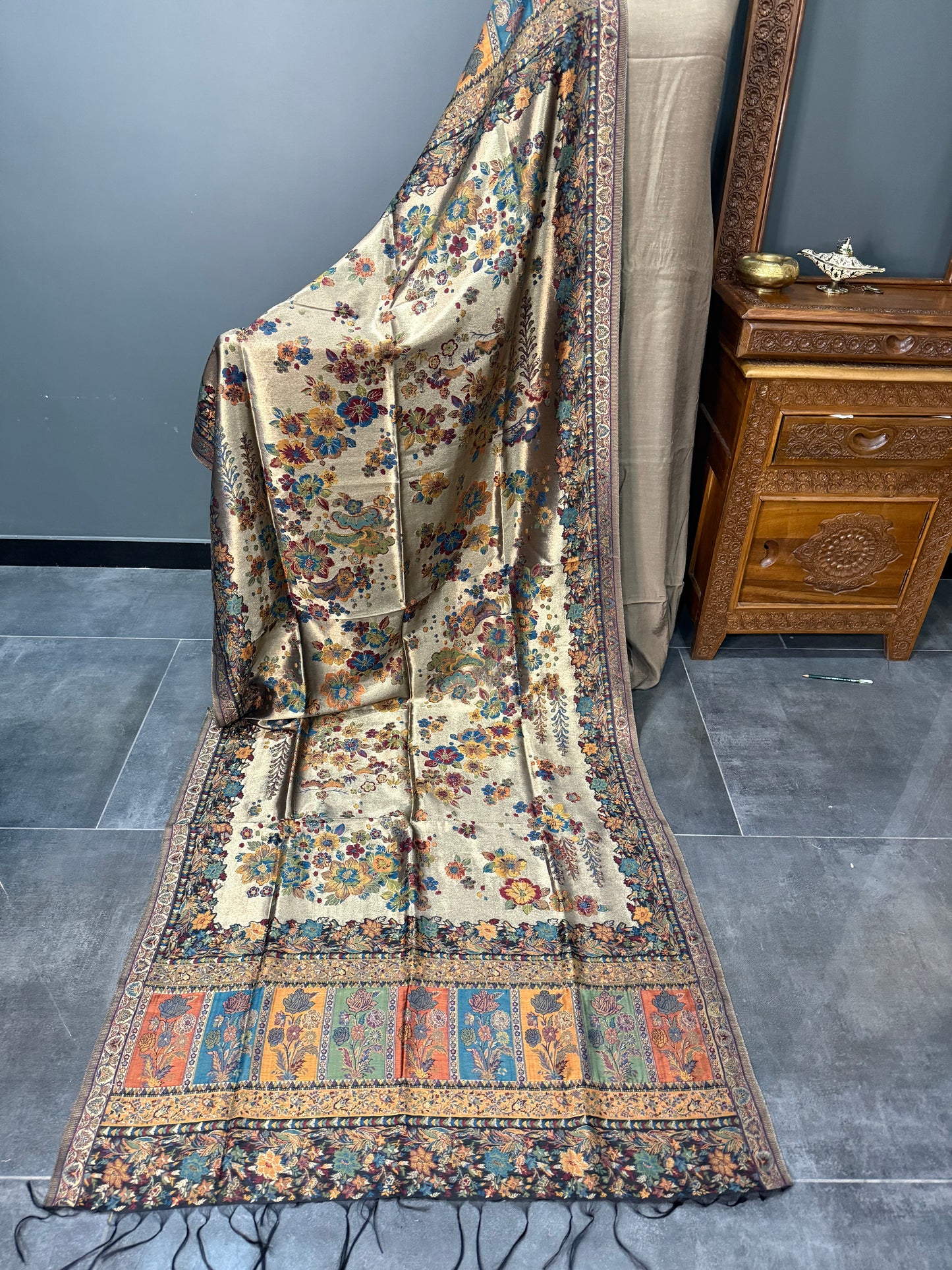 REGAL LOOM SHAHI RESHAM