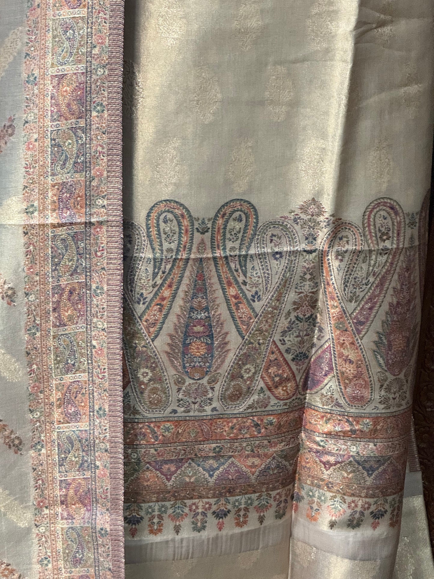 REGAL LOOM