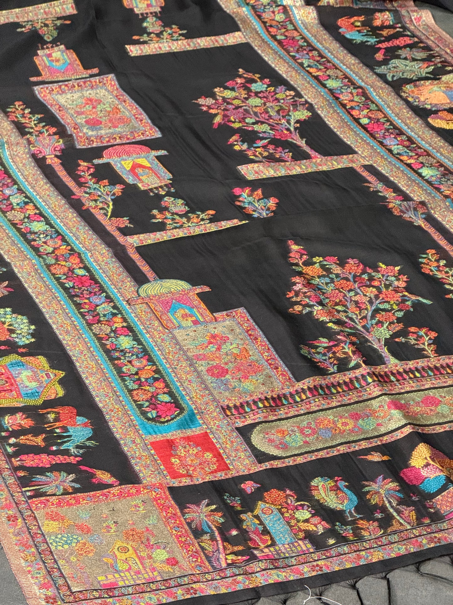 REGAL LOOM