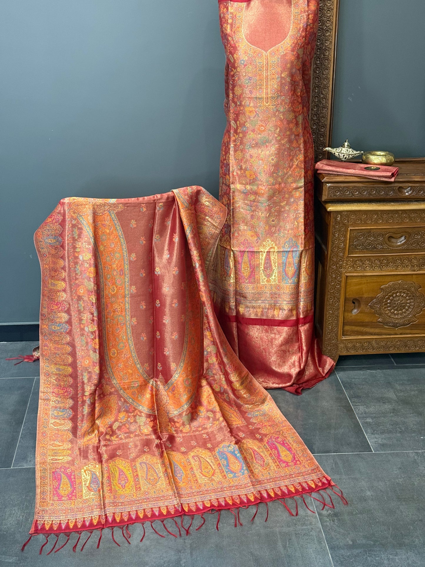 REGAL LOOM