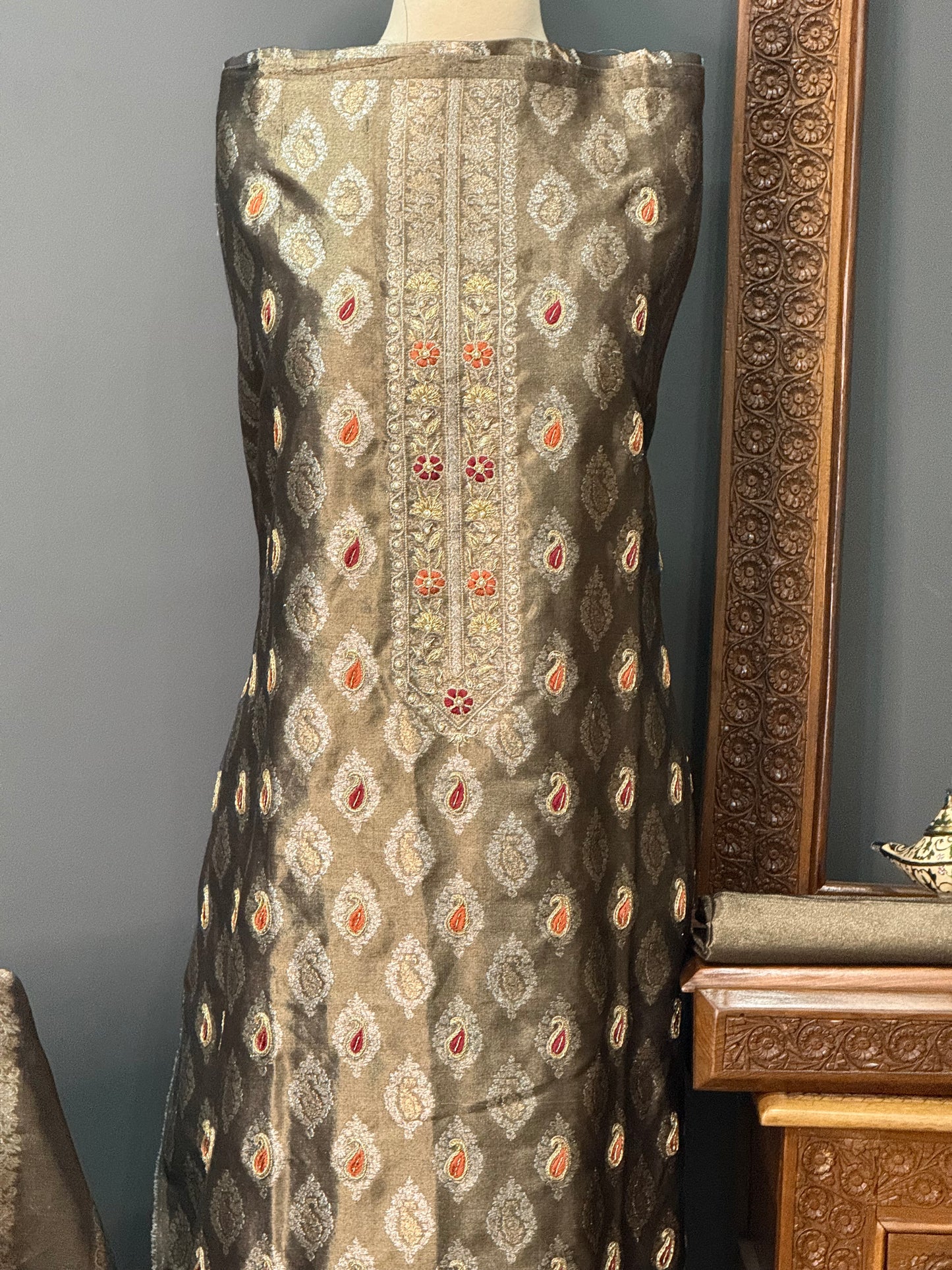 REGAL LOOM