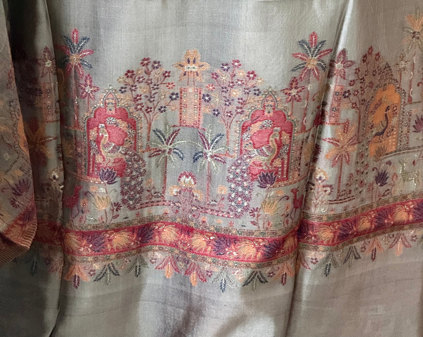 REGAL LOOM