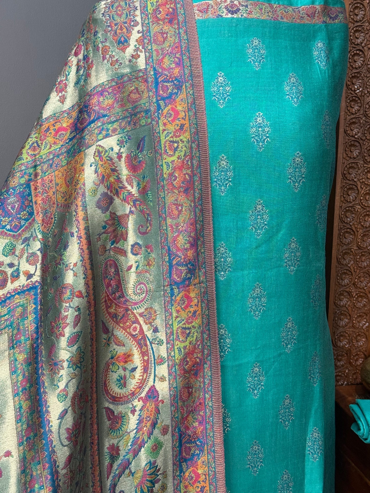 REGAL LOOM