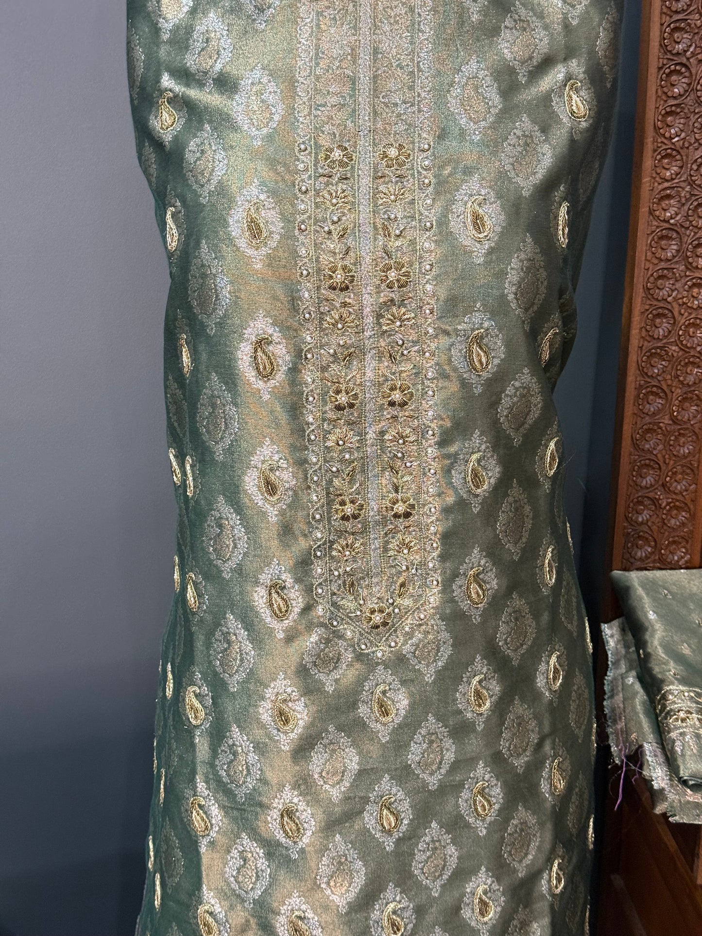REGAL LOOM