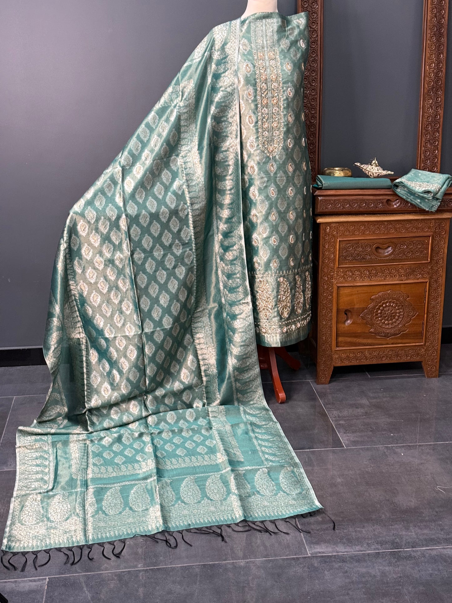 REGAL LOOM