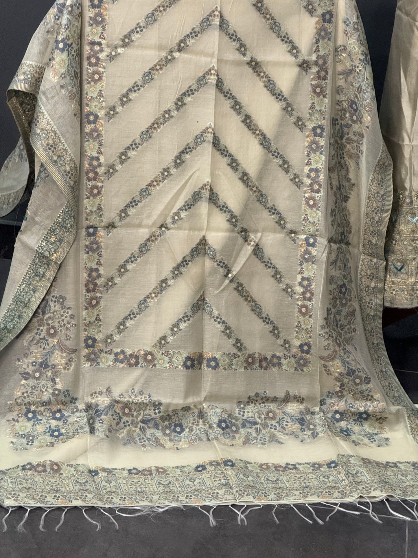 REGAL LOOM