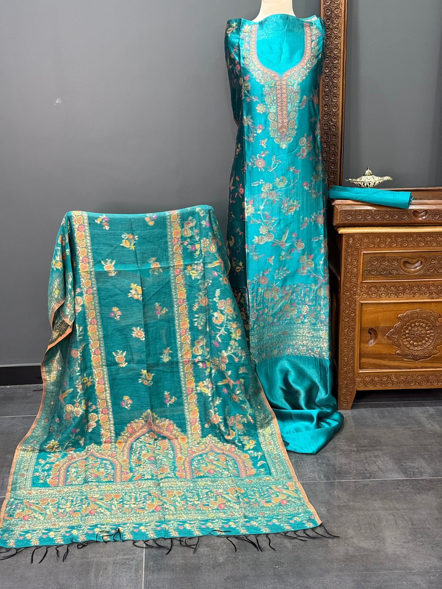 REGAL LOOM
