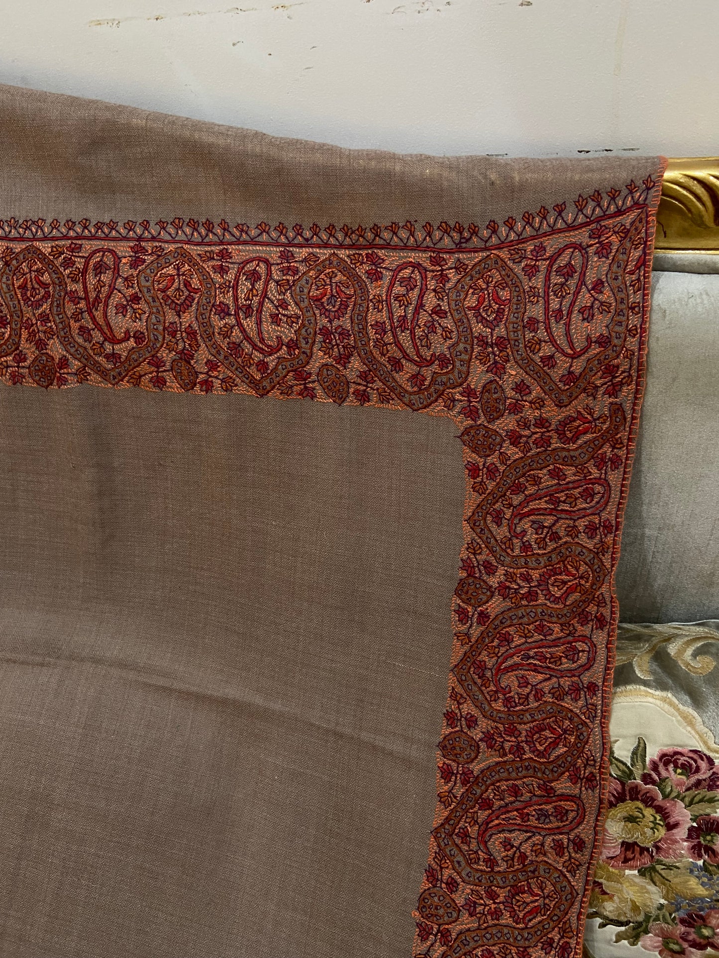 Toosh pashmina sui 4 side embroidered boarder