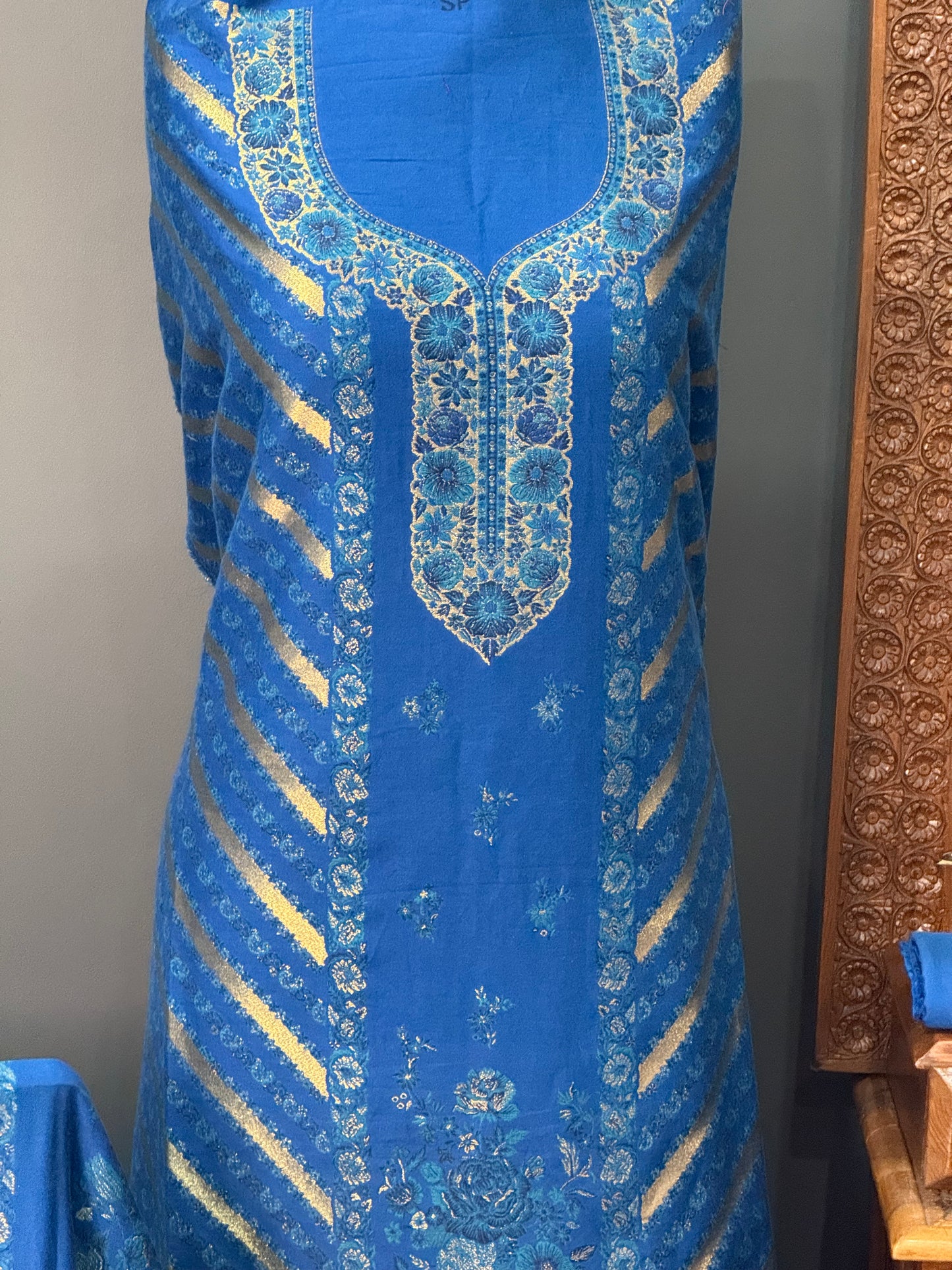 KANI PASHMINA SUIT