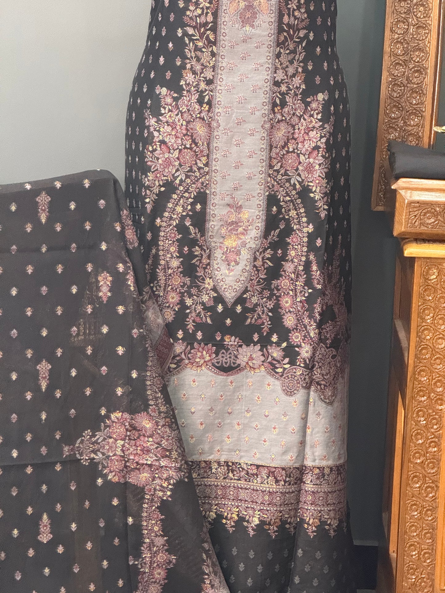 REGAL LOOM SHAHI RESHAM