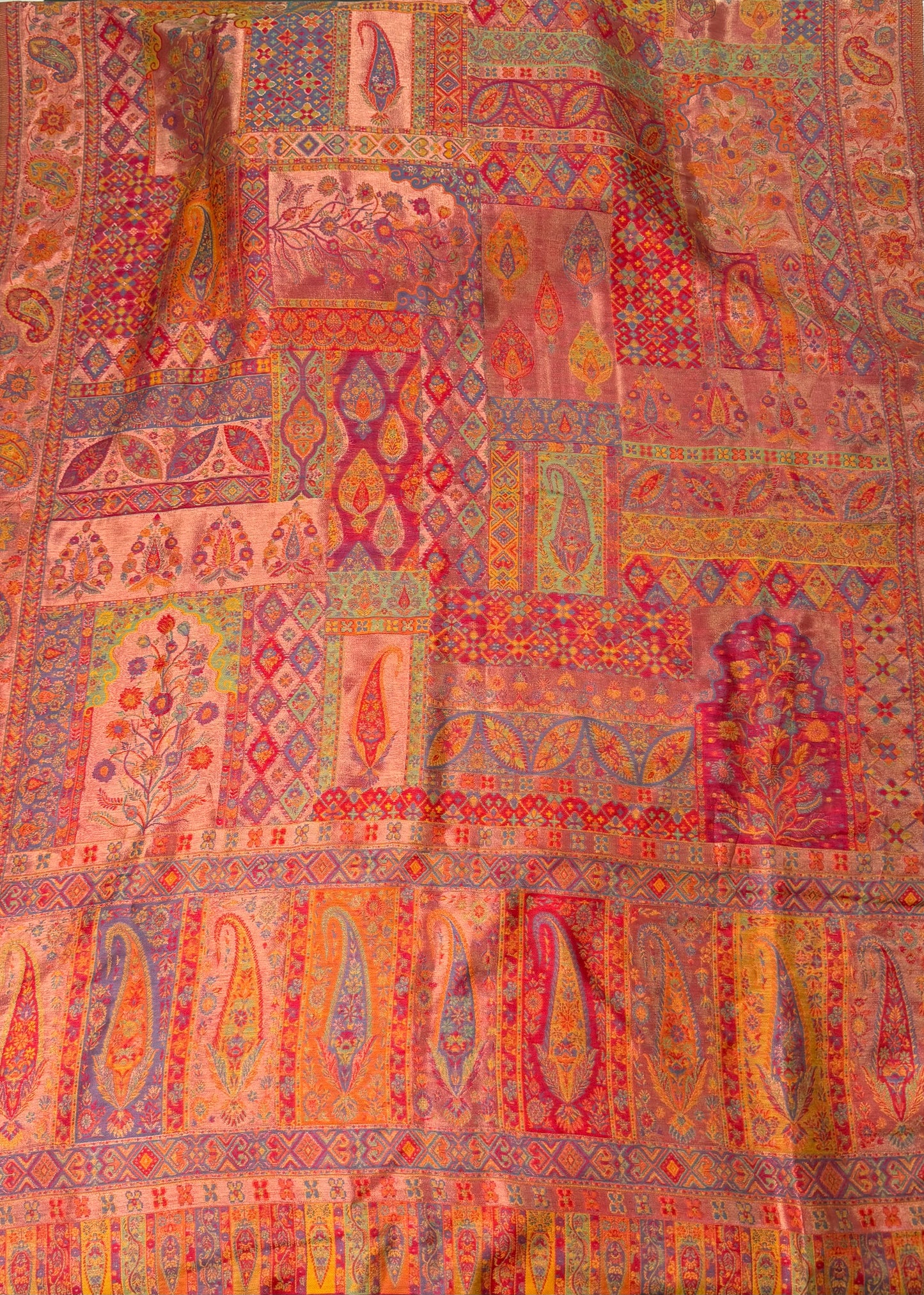 REGAL LOOM