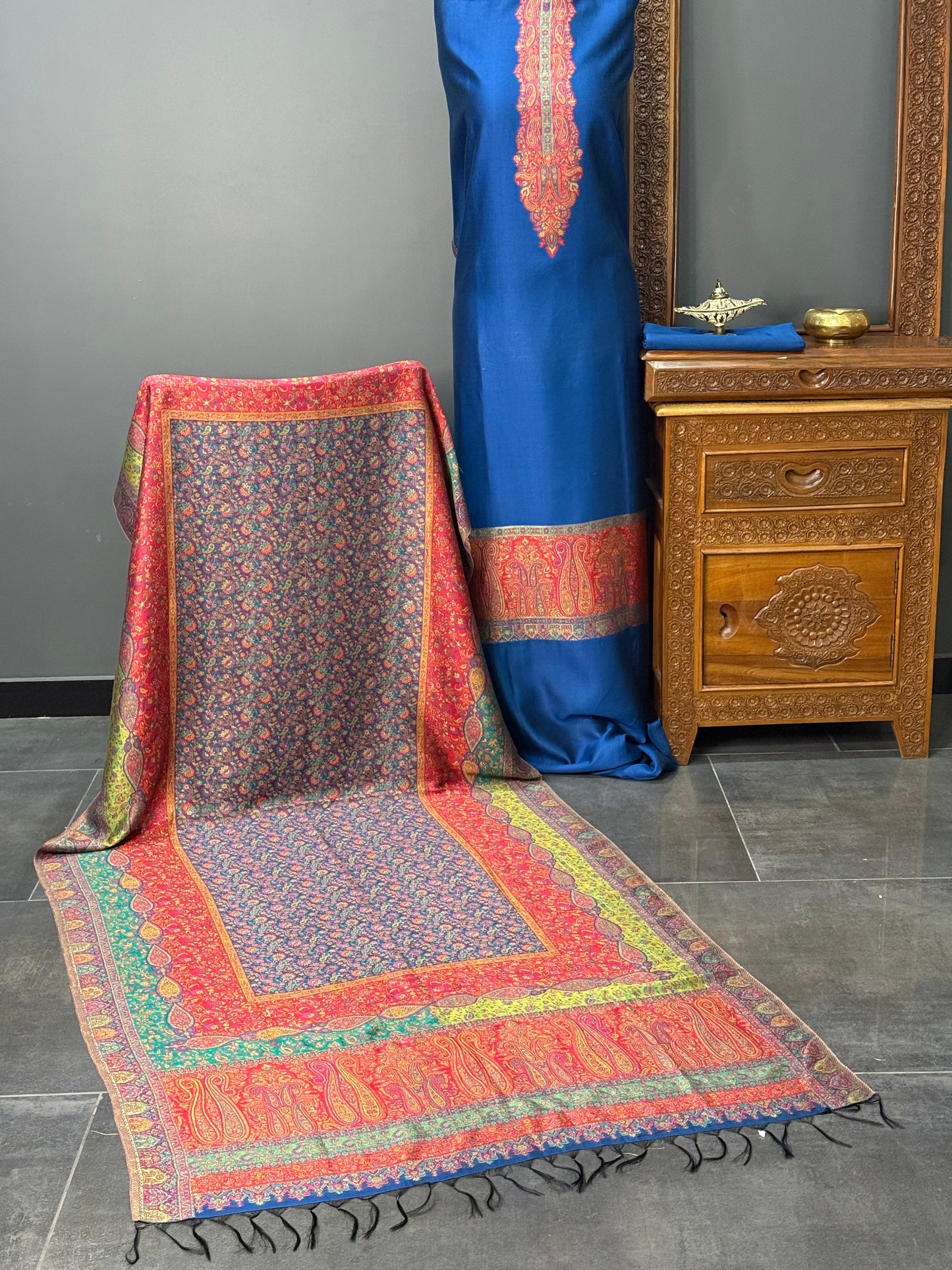 REGAL LOOM