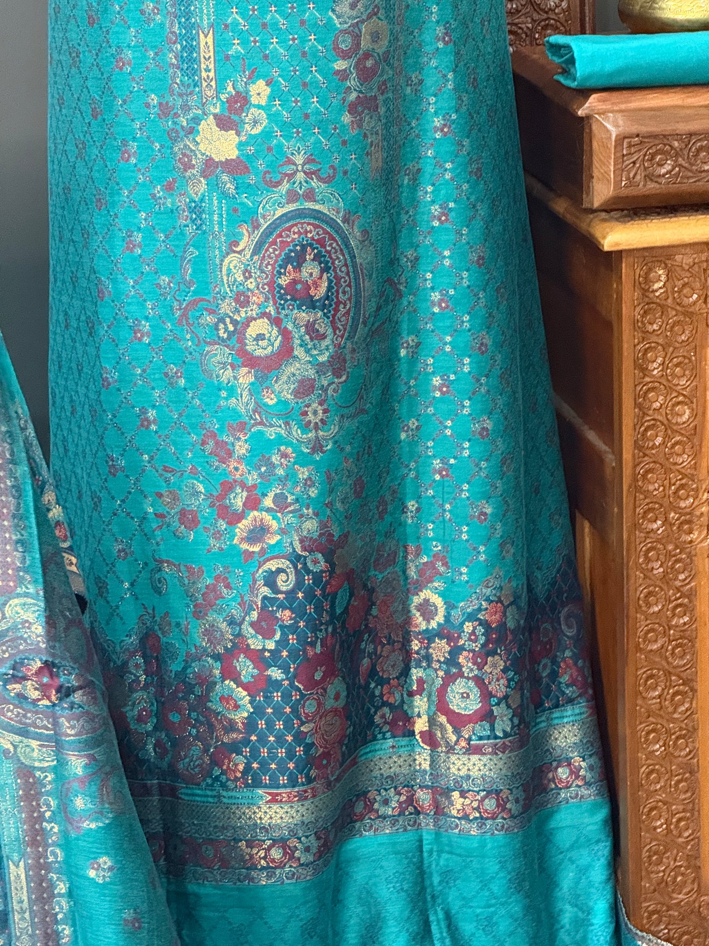 REGAL LOOM