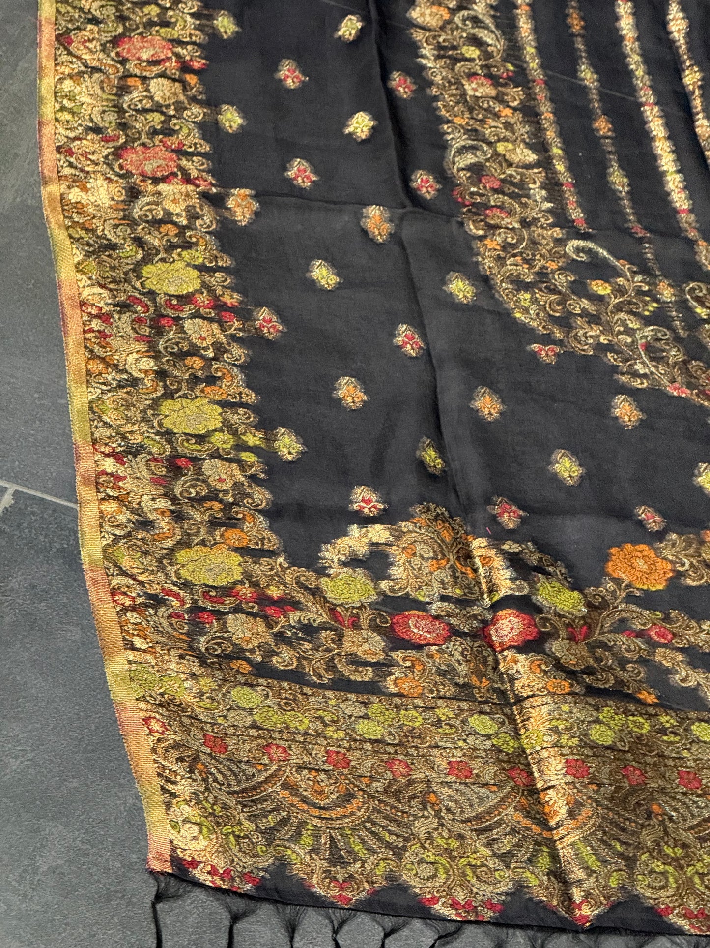 LREGAL LOOM SHAHI RESHAM