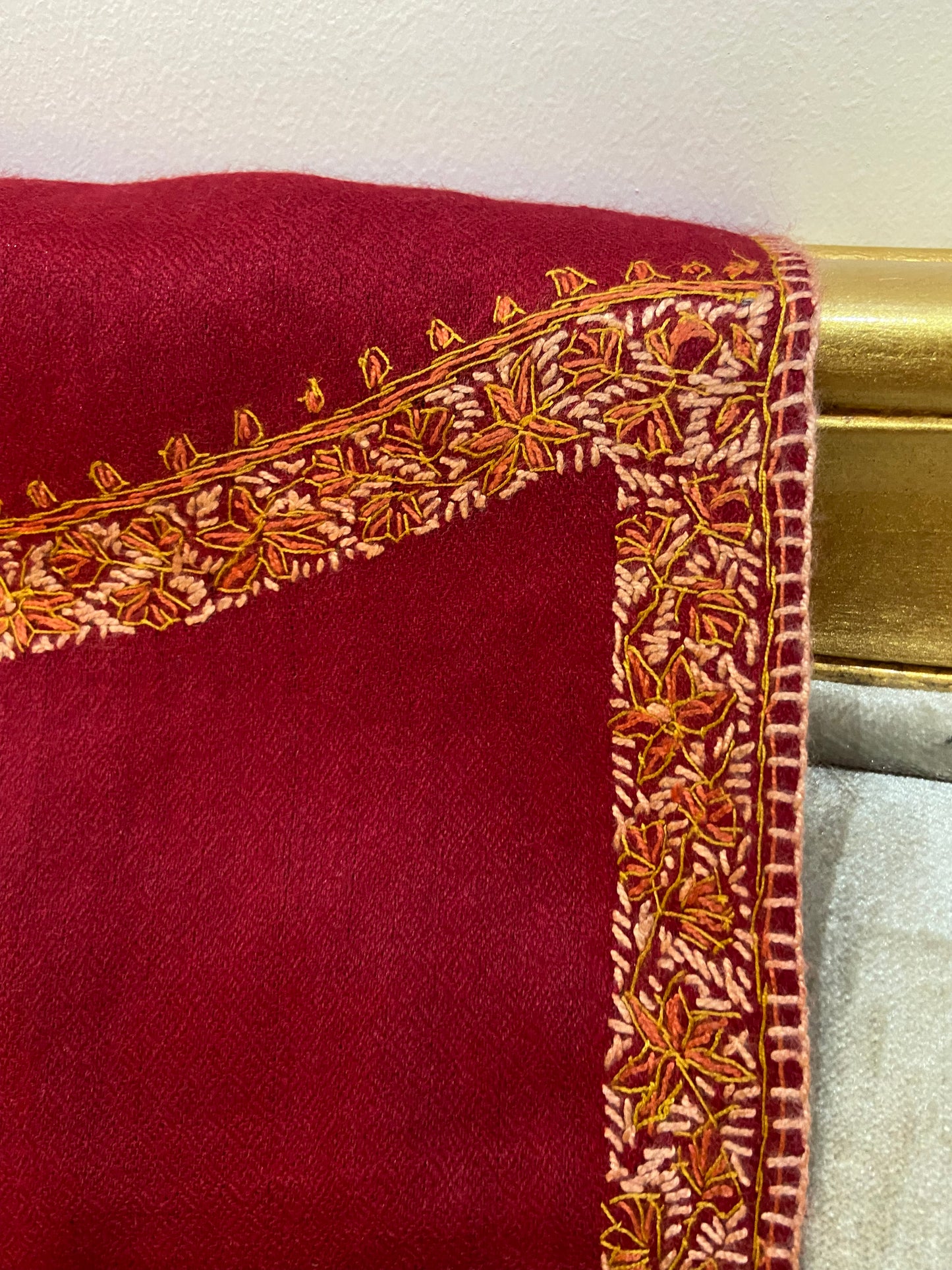 Toosh pashmina sui 4 side embroidered boarder