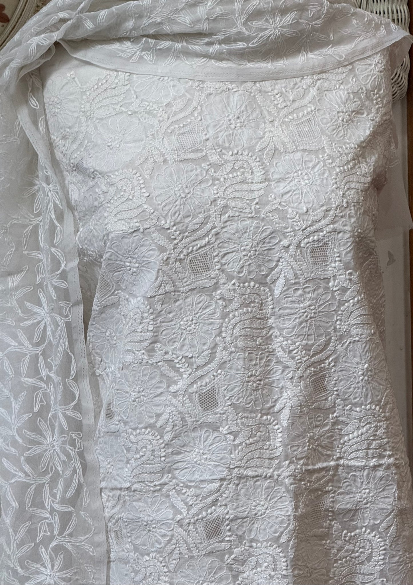 Soft cotton lawn  kurta with chiffon duppata hand work