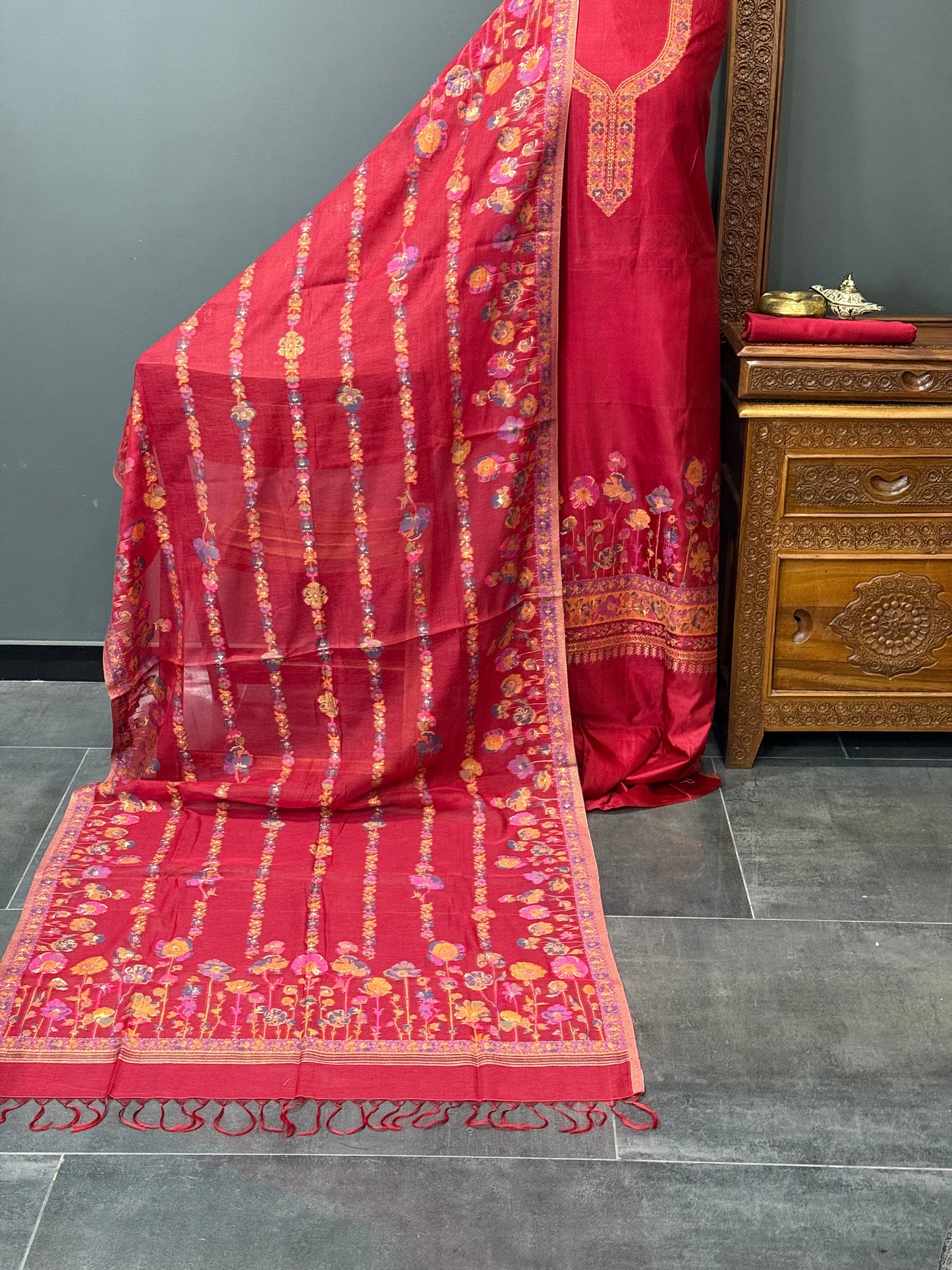 REGAL LOOM