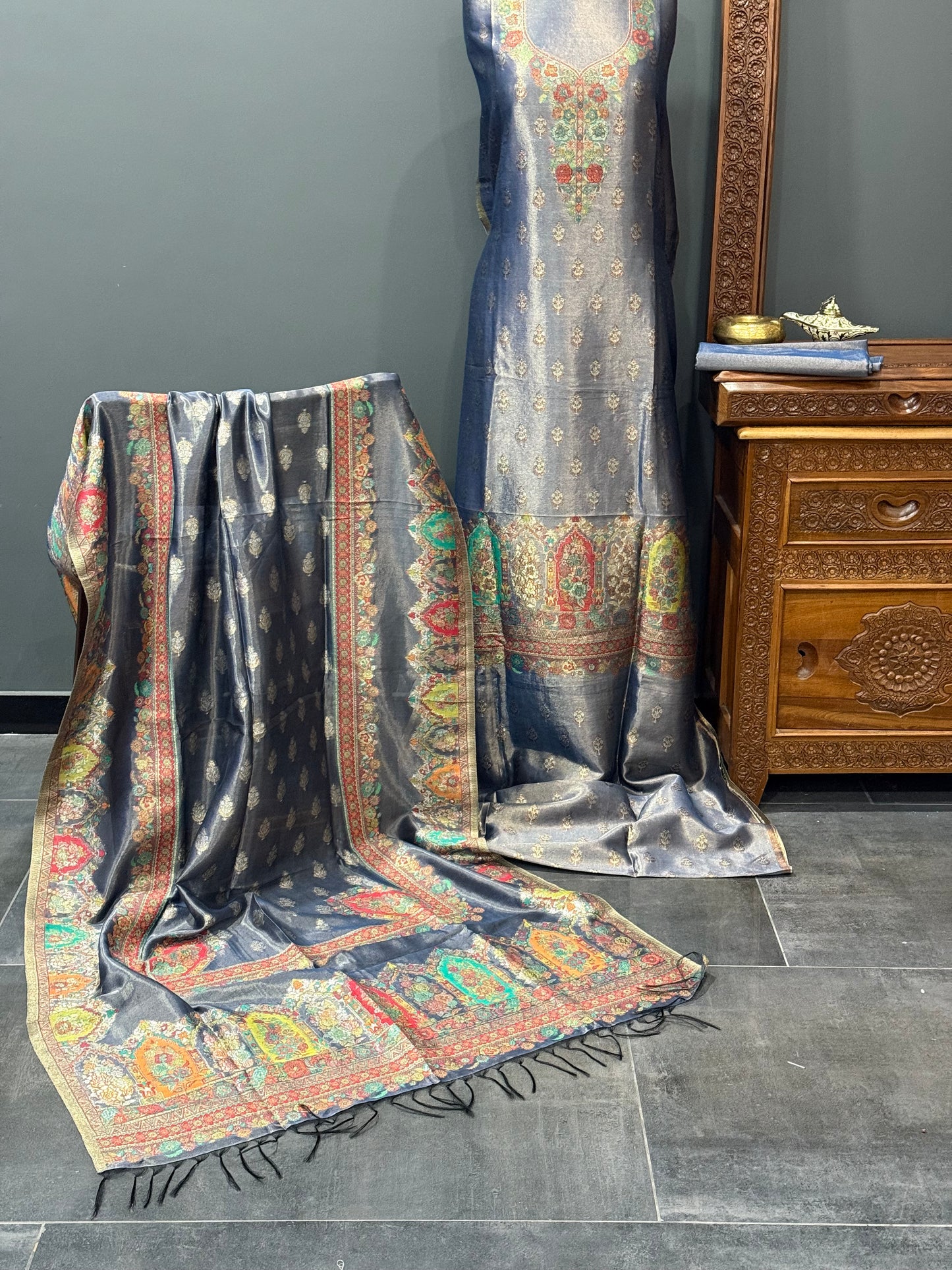 REGAL LOOM