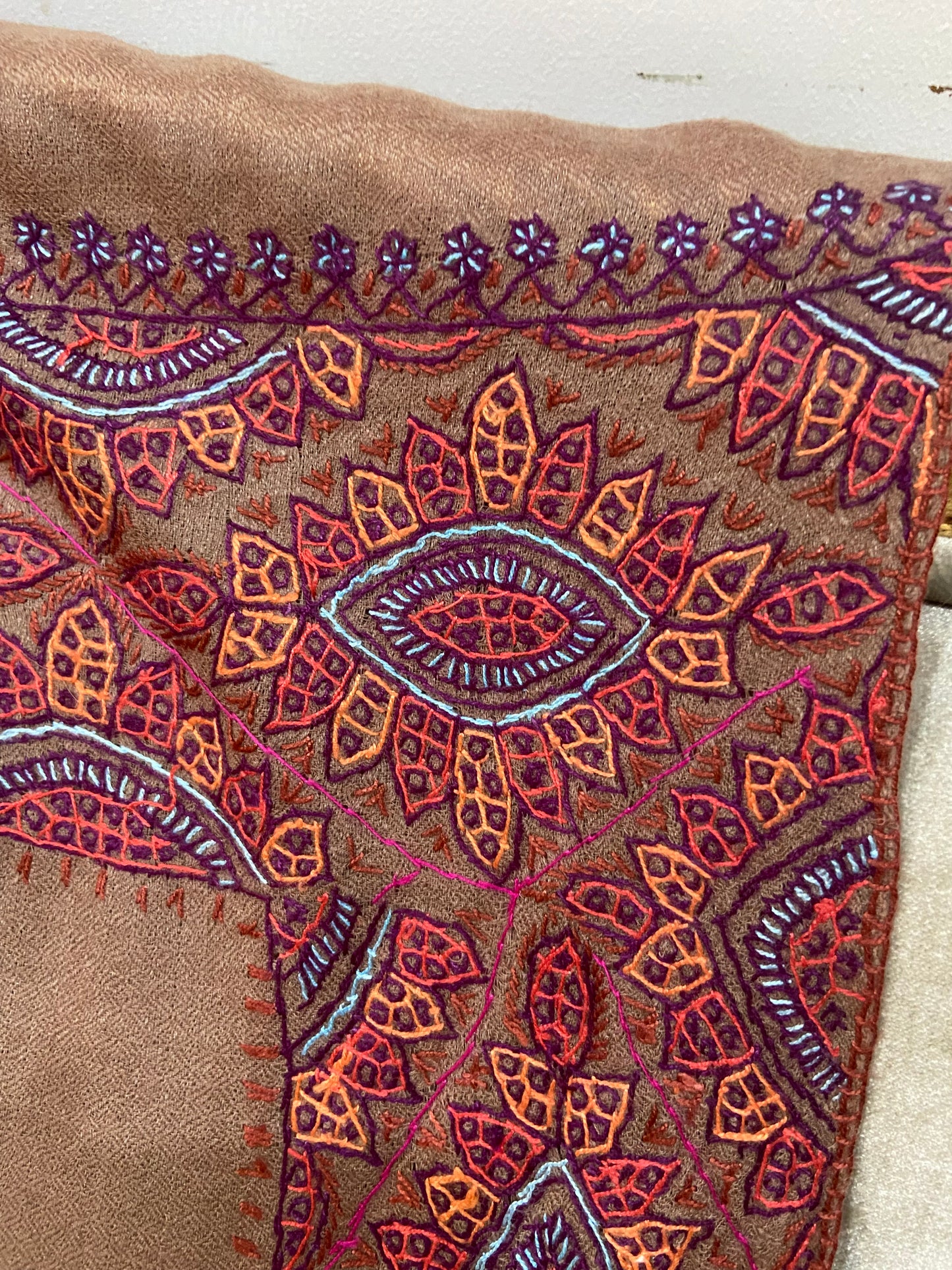 Toosh pashmina sui 4 side embroidered boarder