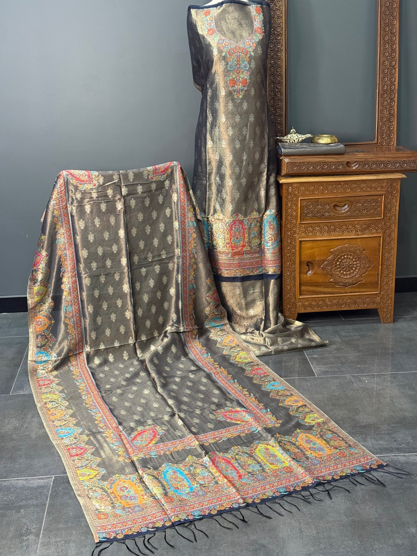REGAL LOOM