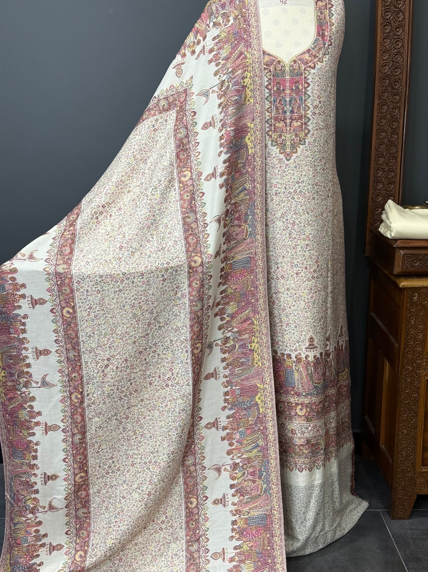 KANI PASHMINA SUIT