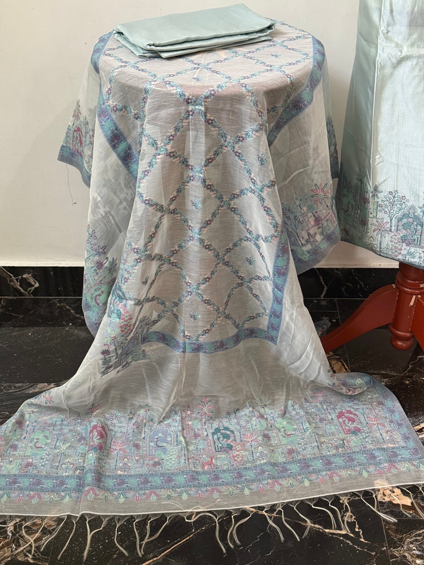 REGAL LOOM