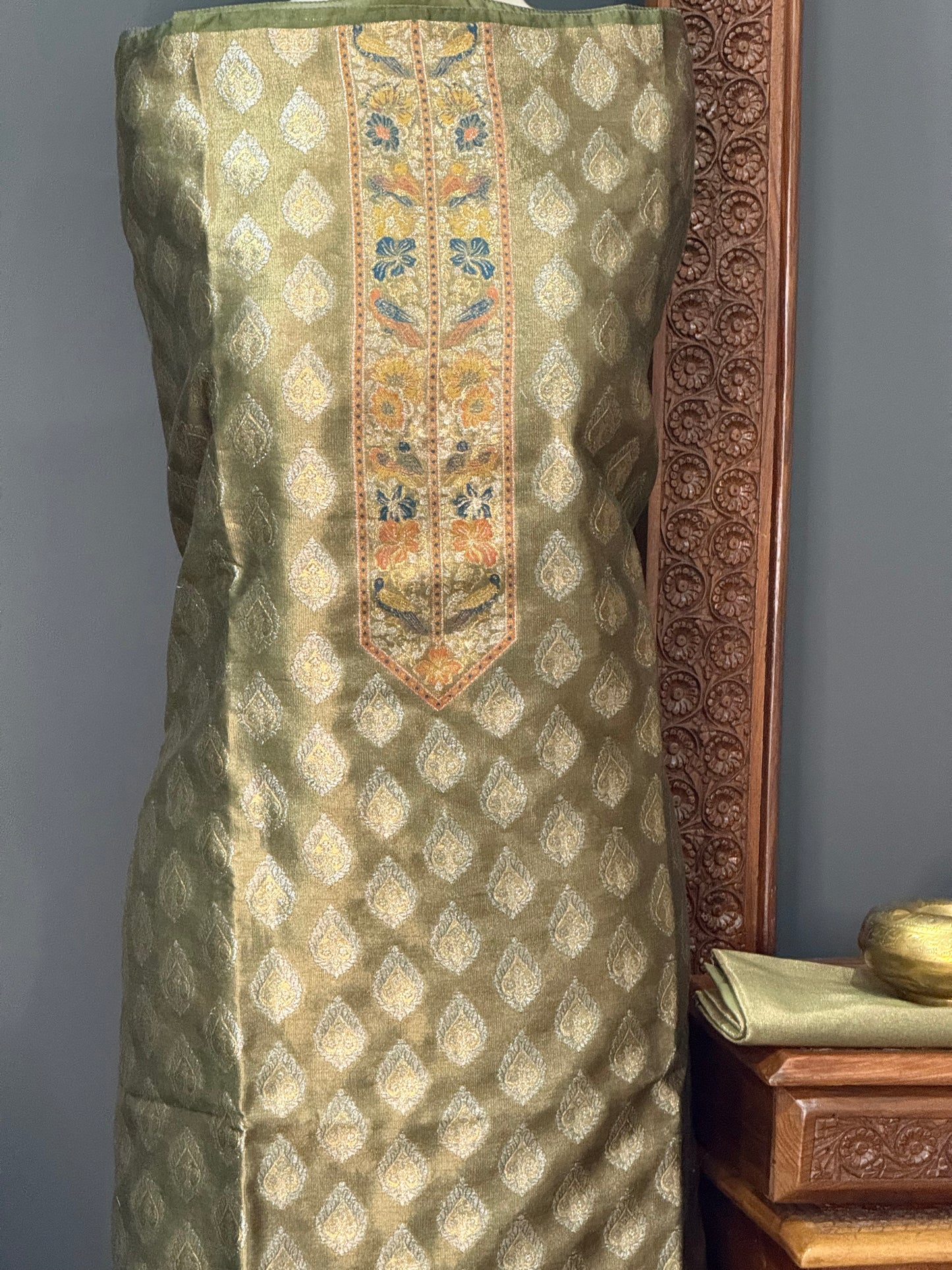REGAL LOOM