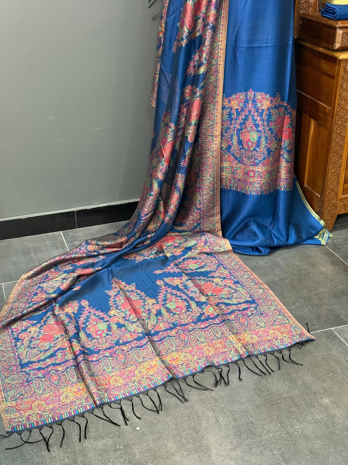 REGAL LOOM