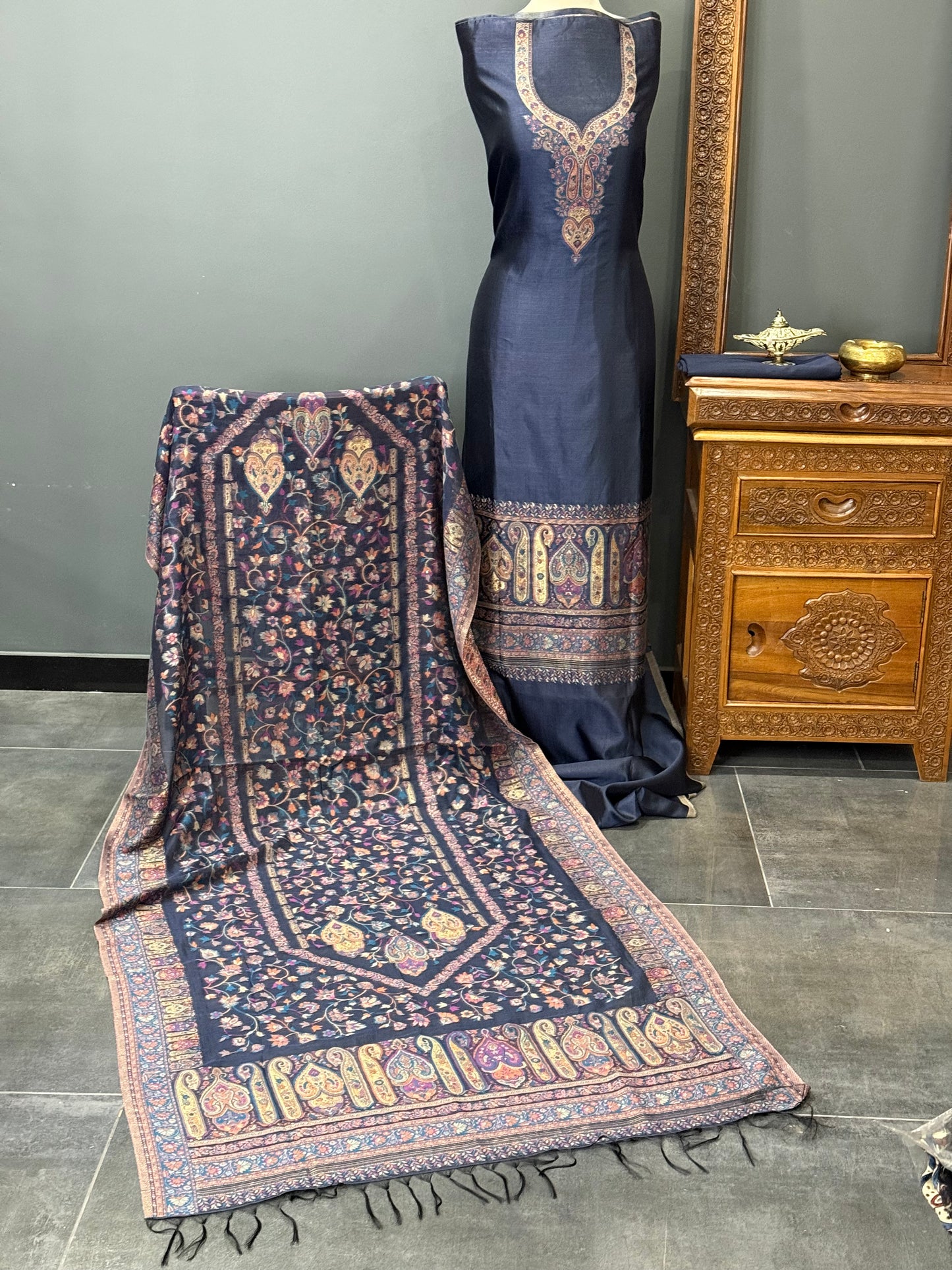 REGAL LOOM