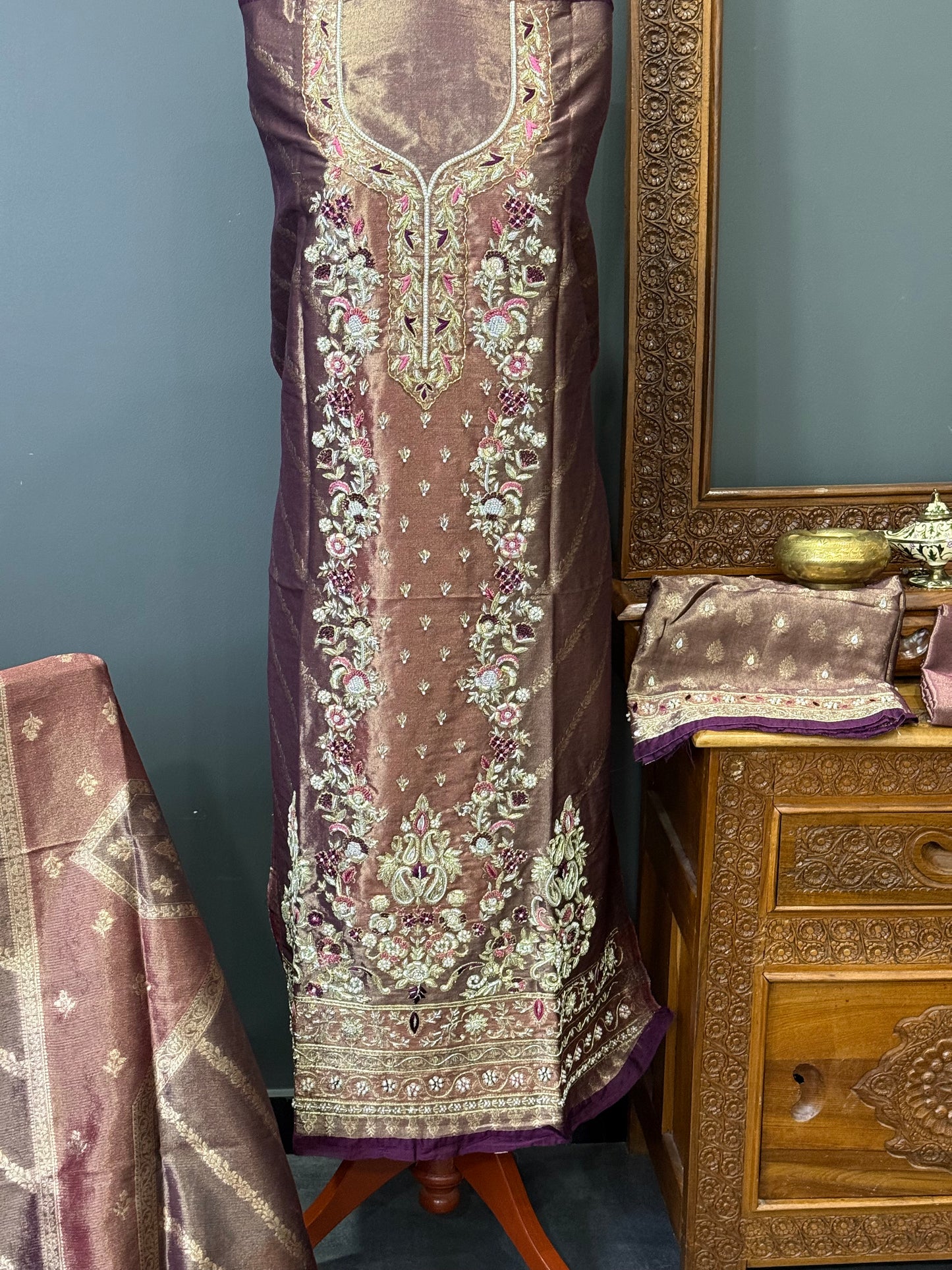 REGAL LOOM