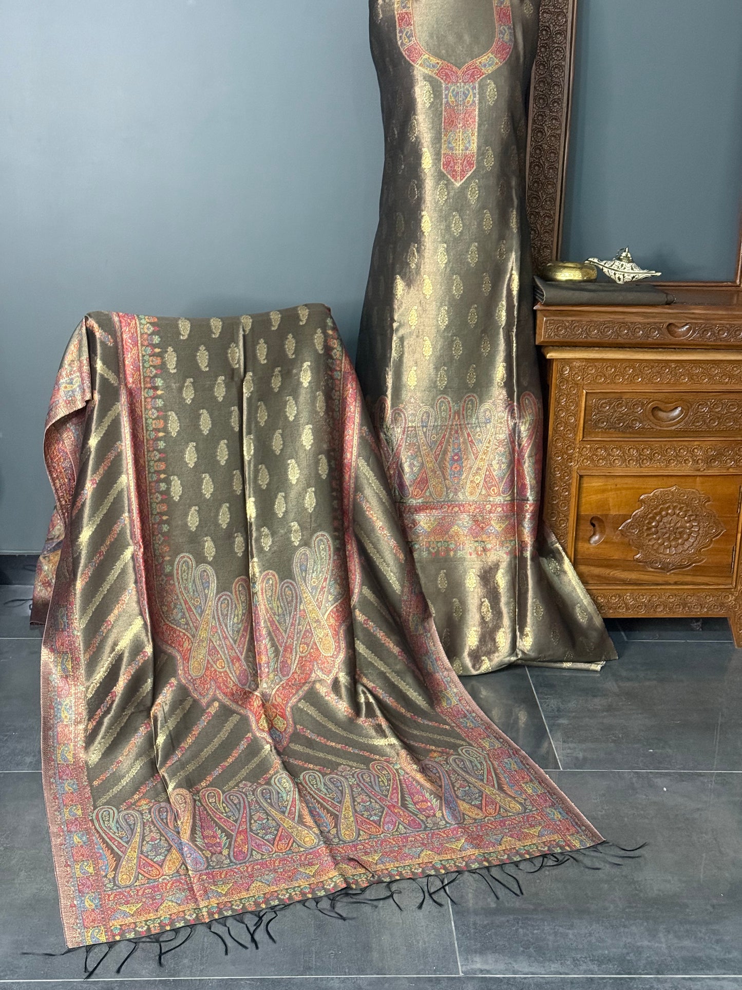 REGAL LOOM