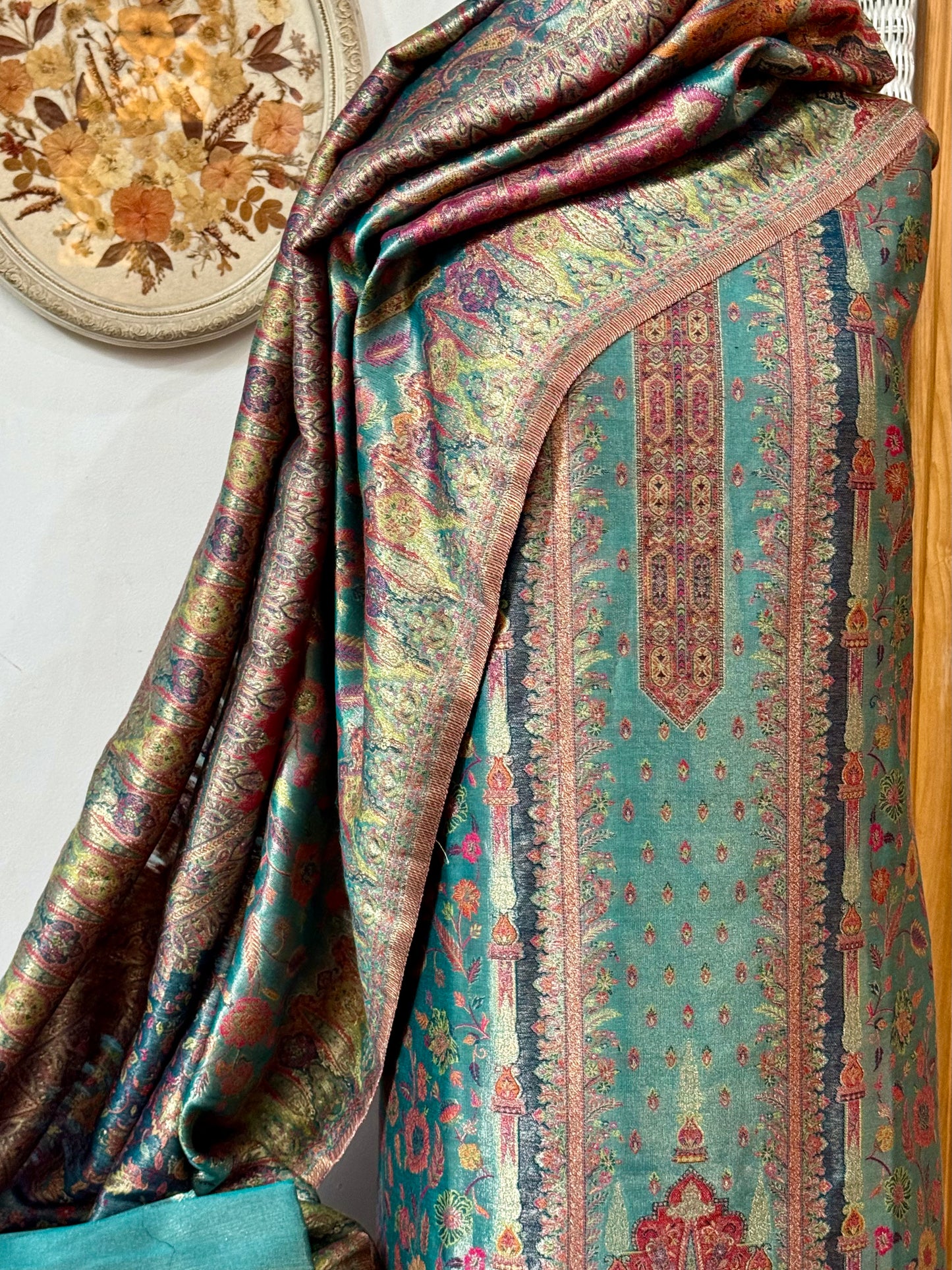 REGAL LOOM